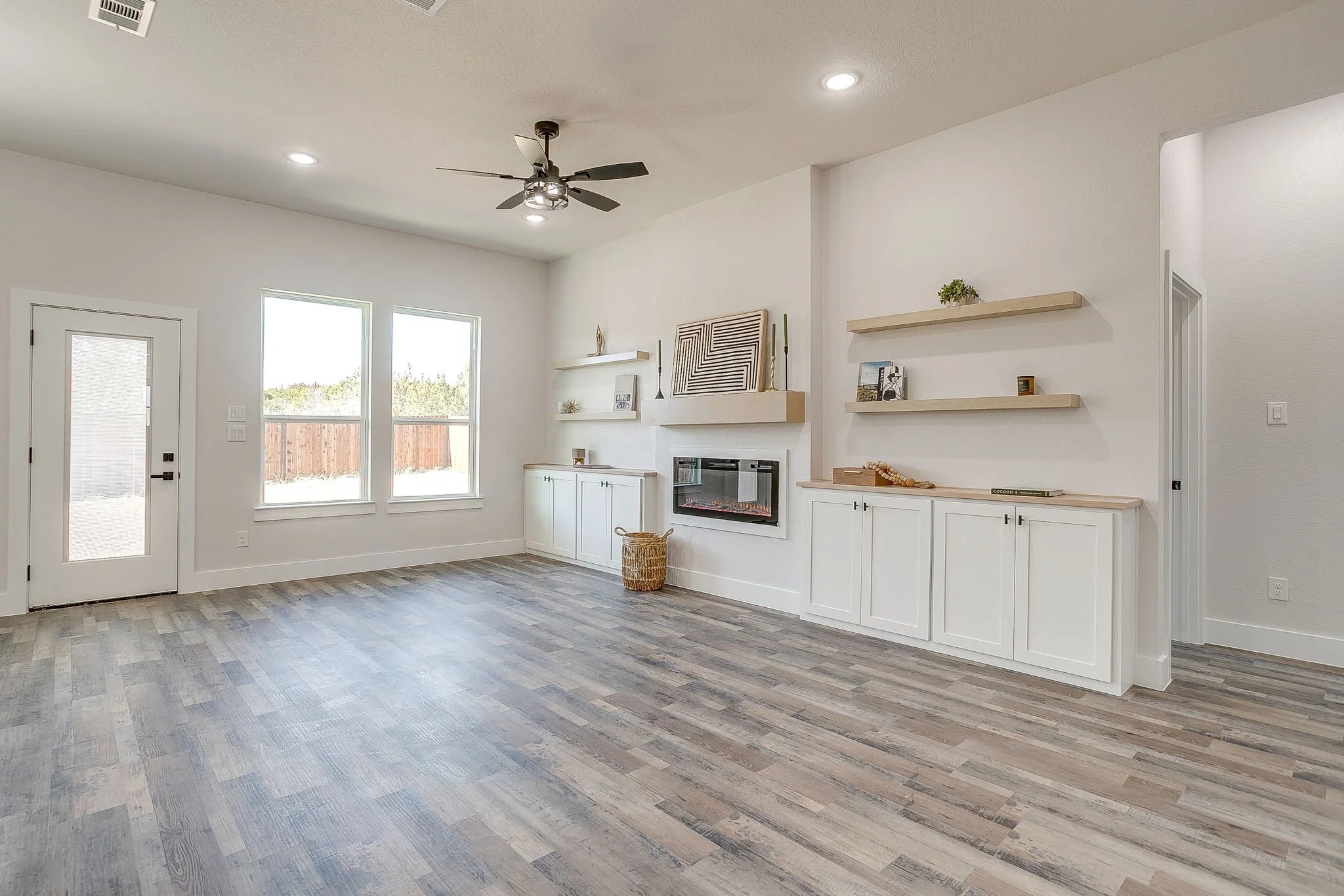 1406 Dorado Dr (22 of 58).jpg