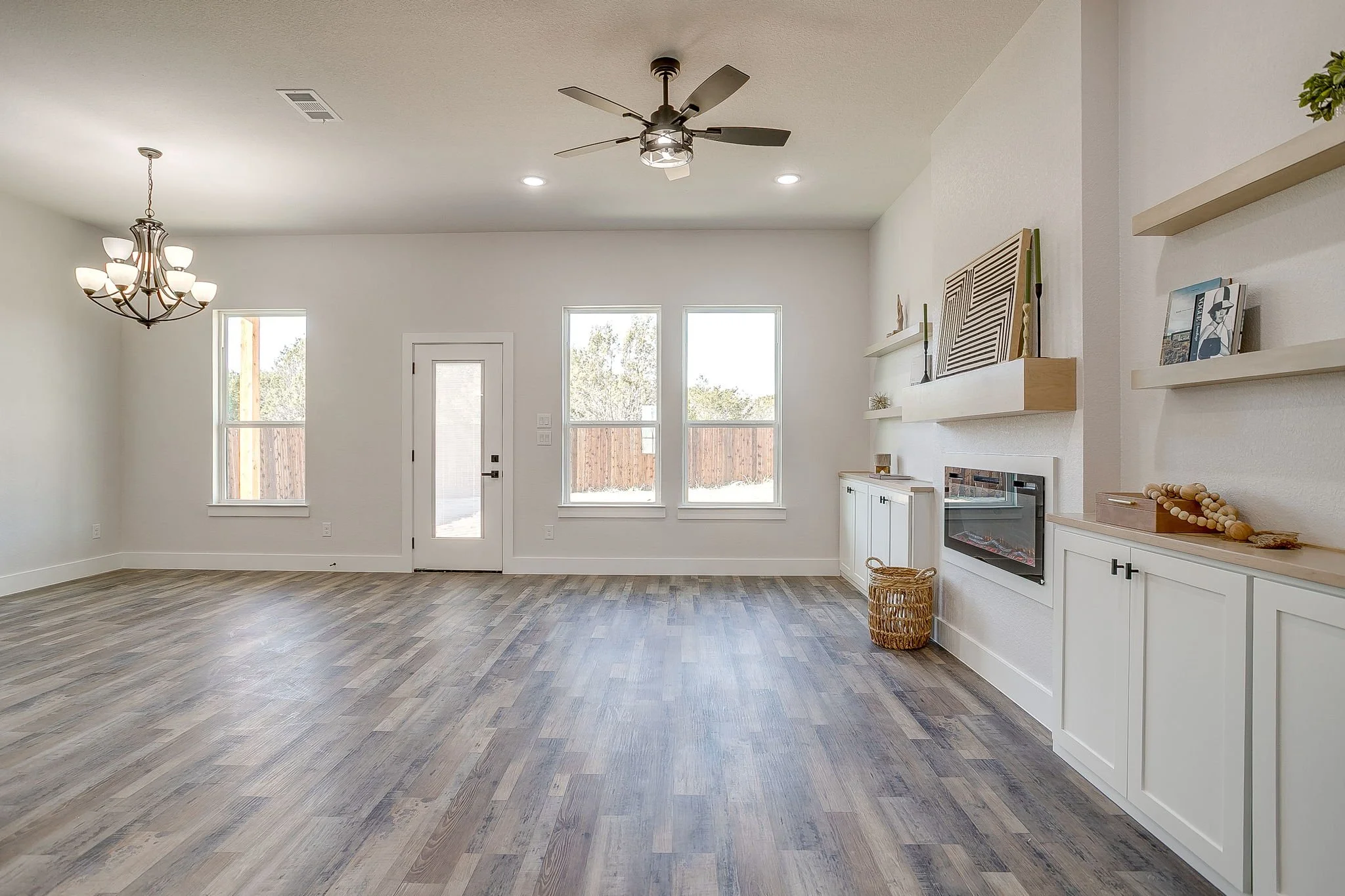 1406 Dorado Dr (23 of 58).jpg