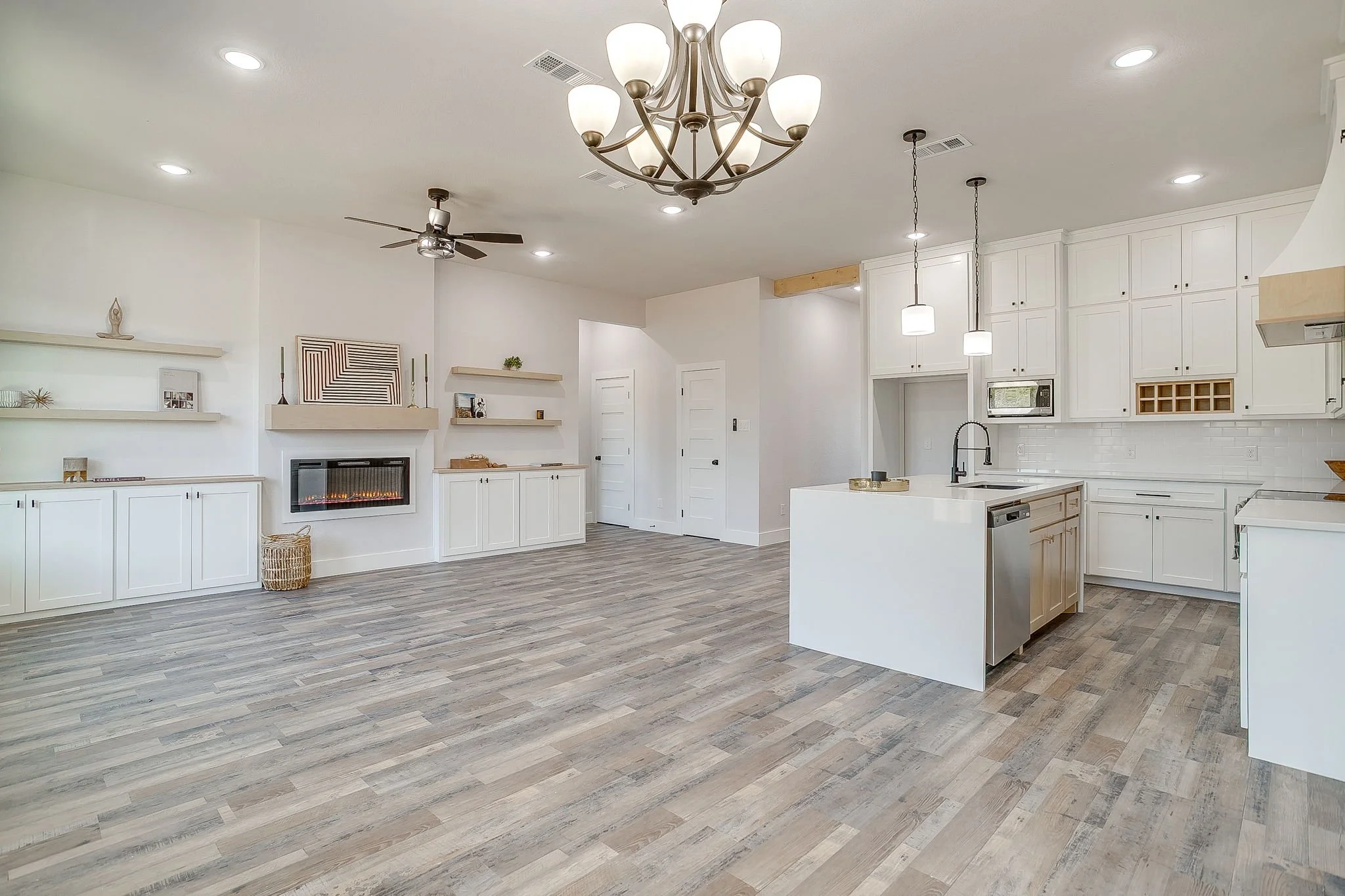 1406 Dorado Dr (25 of 58).jpg