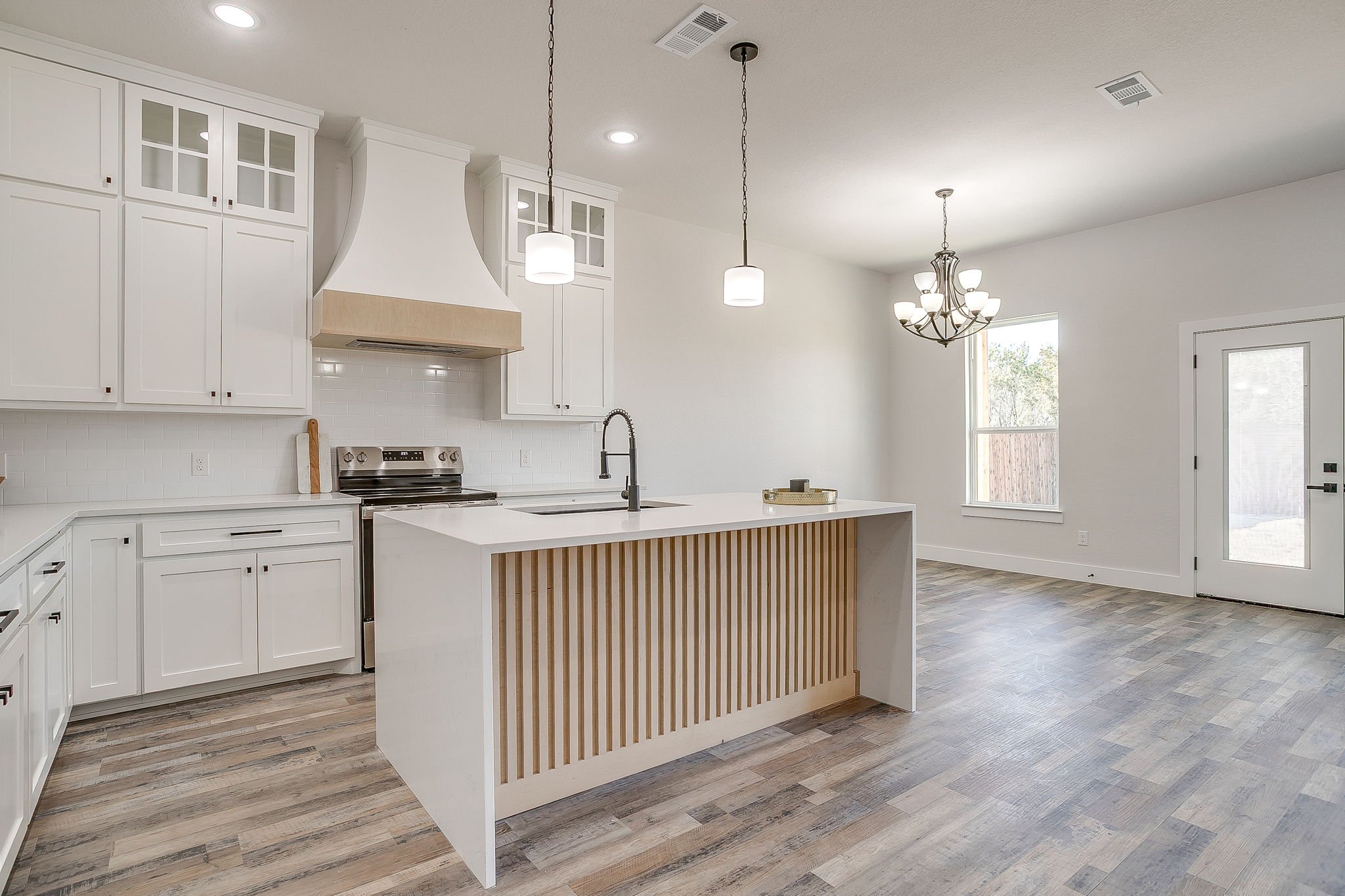 1406 Dorado Dr (30 of 58).jpg