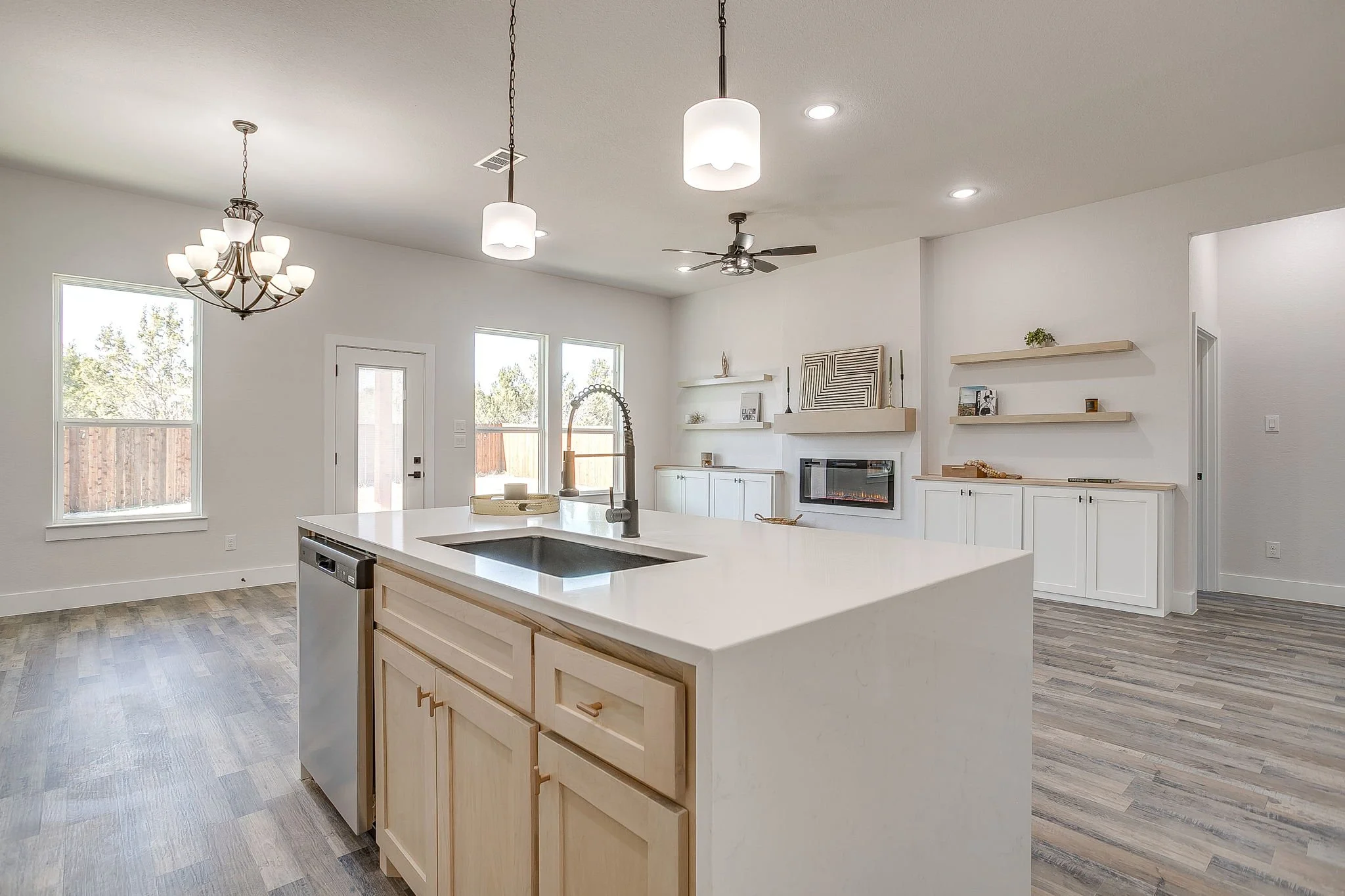 1406 Dorado Dr (31 of 58).jpg