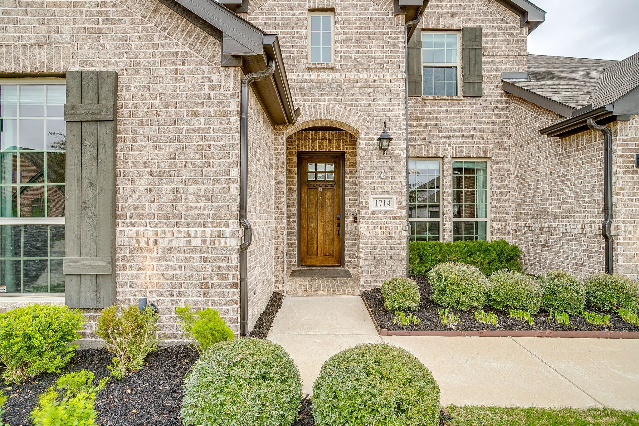 1714 Cherry Blossom Ln (16 of 59).jpg