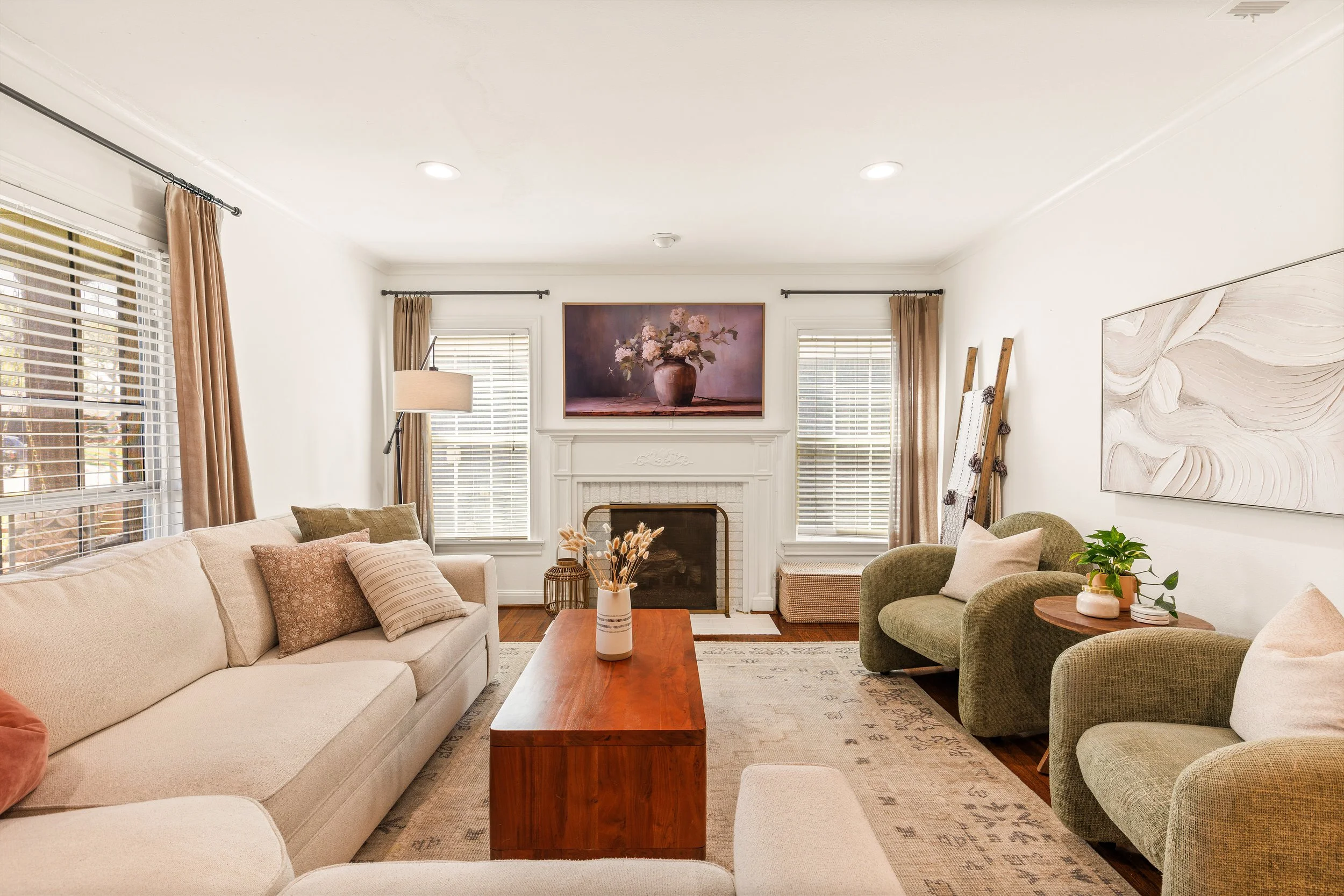 012 Living Room - 4216 Locke.jpg
