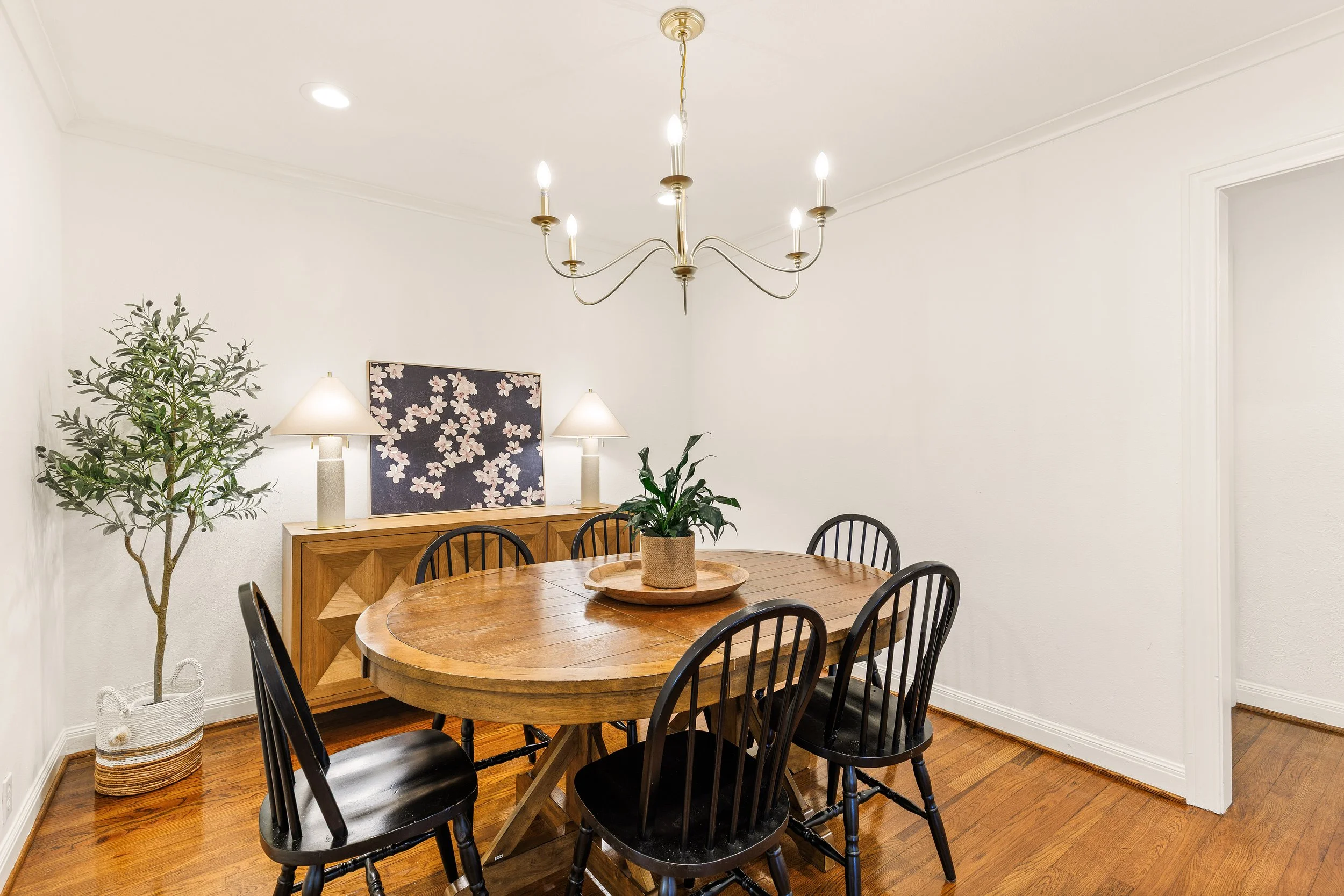 018 Dining Room - 4216 Locke.jpg
