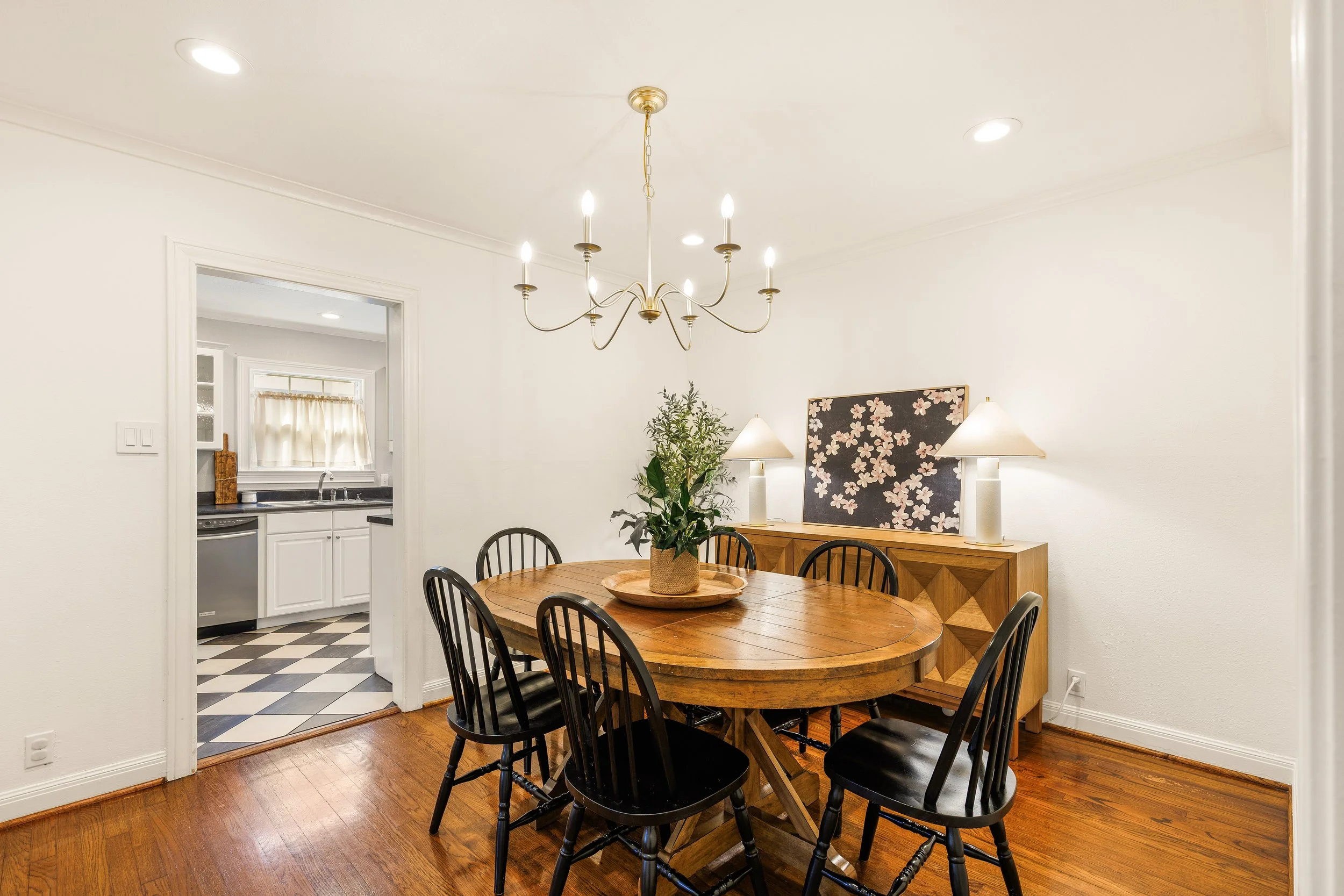 019 Dining Room - 4216 Locke.jpg