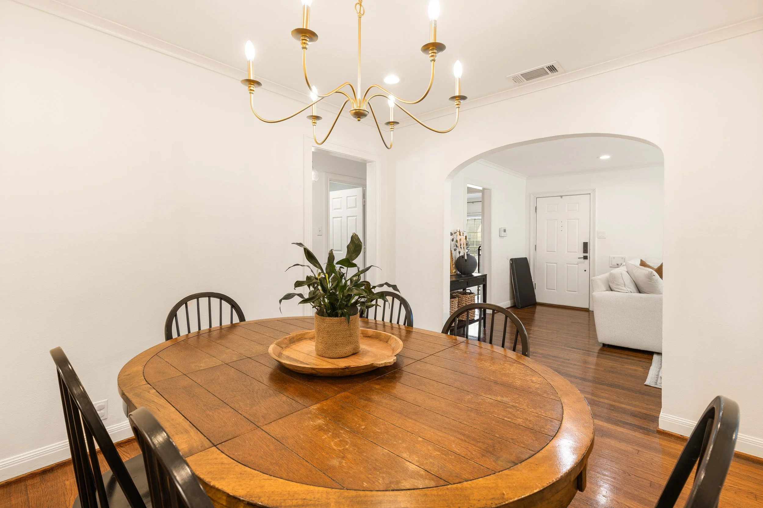 021 Dining Room - 4216 Locke.jpg