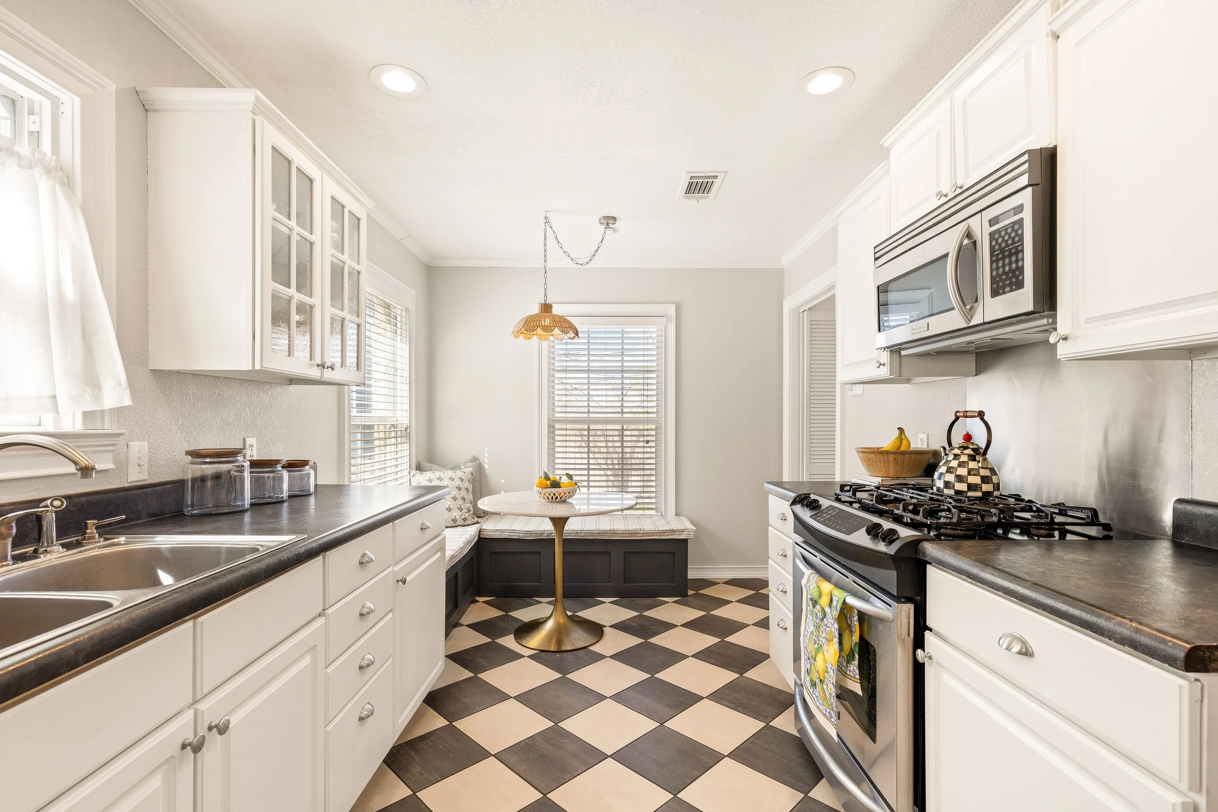 023 Kitchen - 4216 Locke.jpg