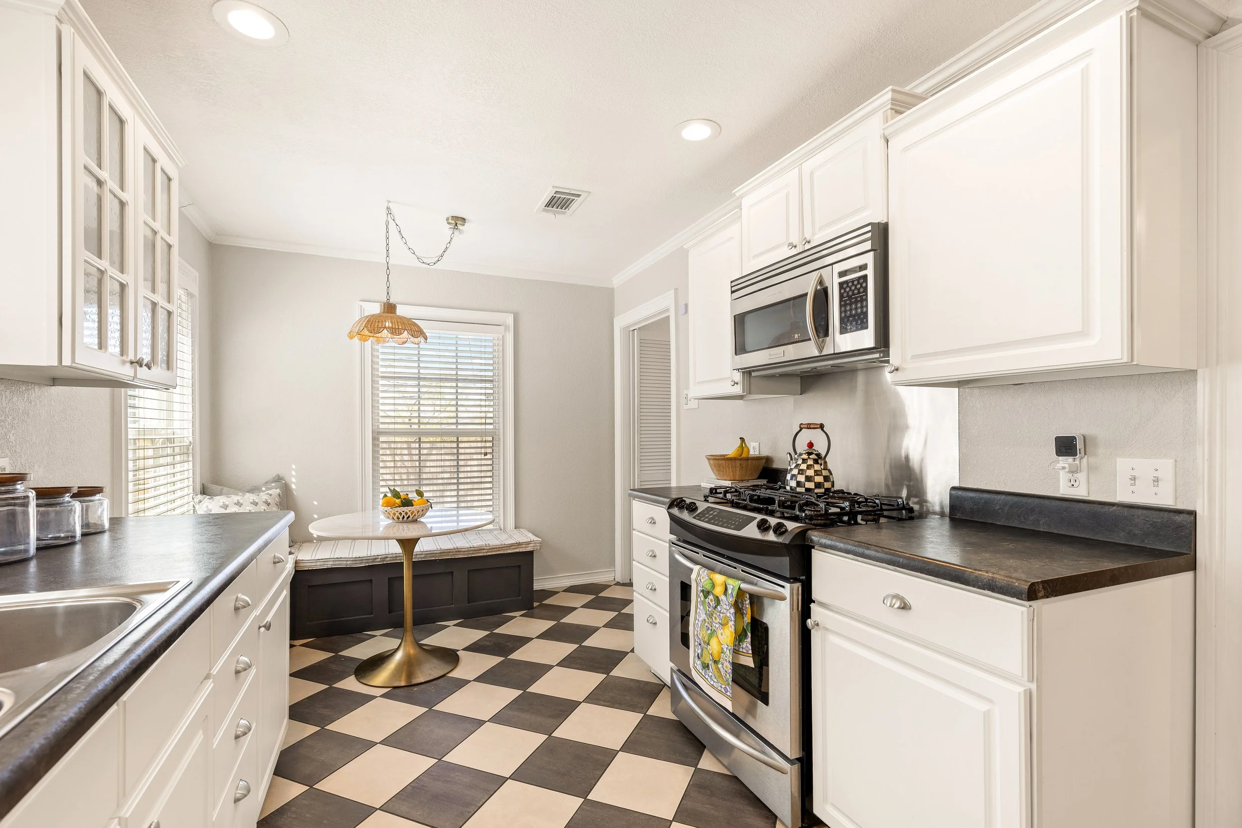 024 Kitchen - 4216 Locke.jpg