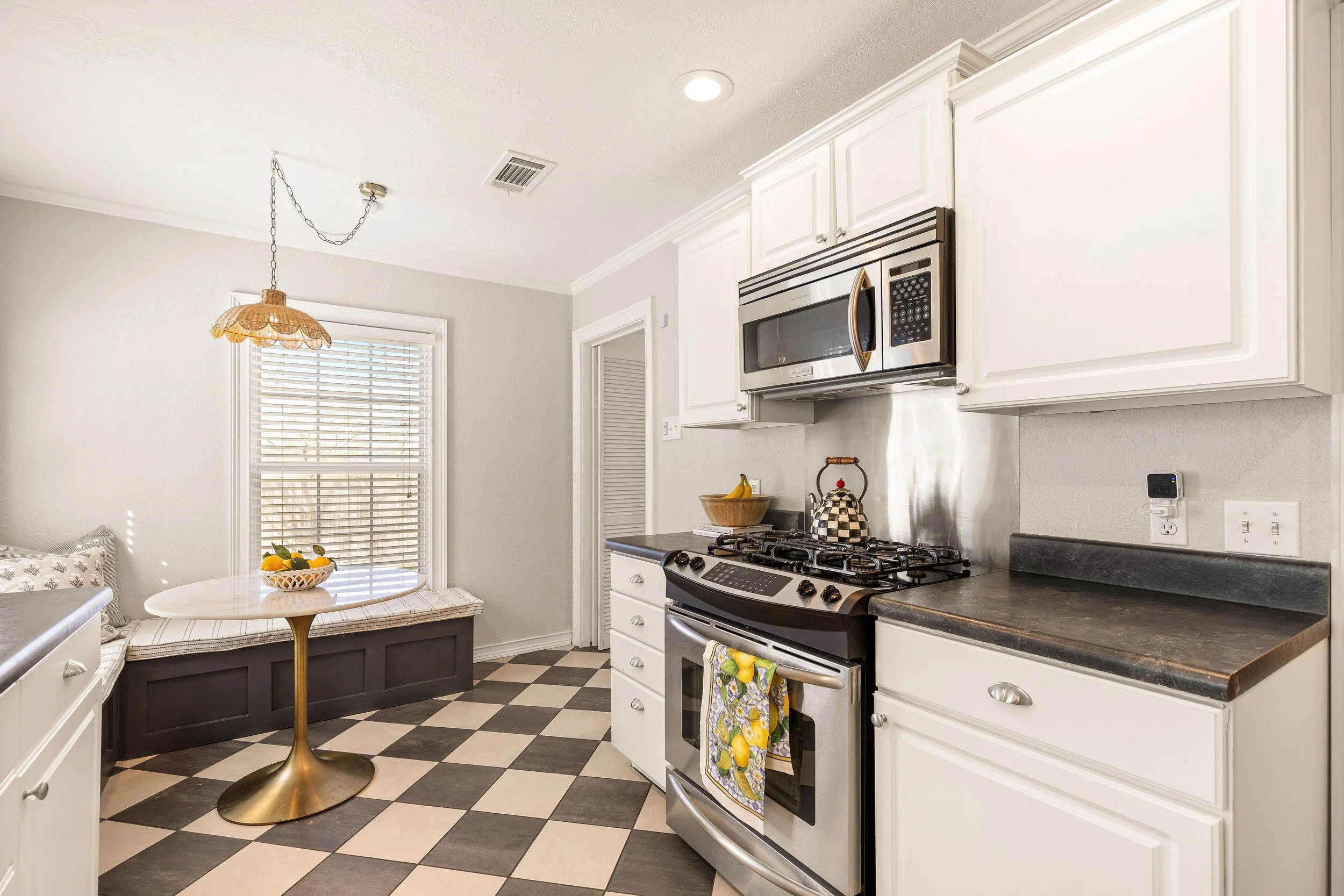 025 Kitchen - 4216 Locke.jpg