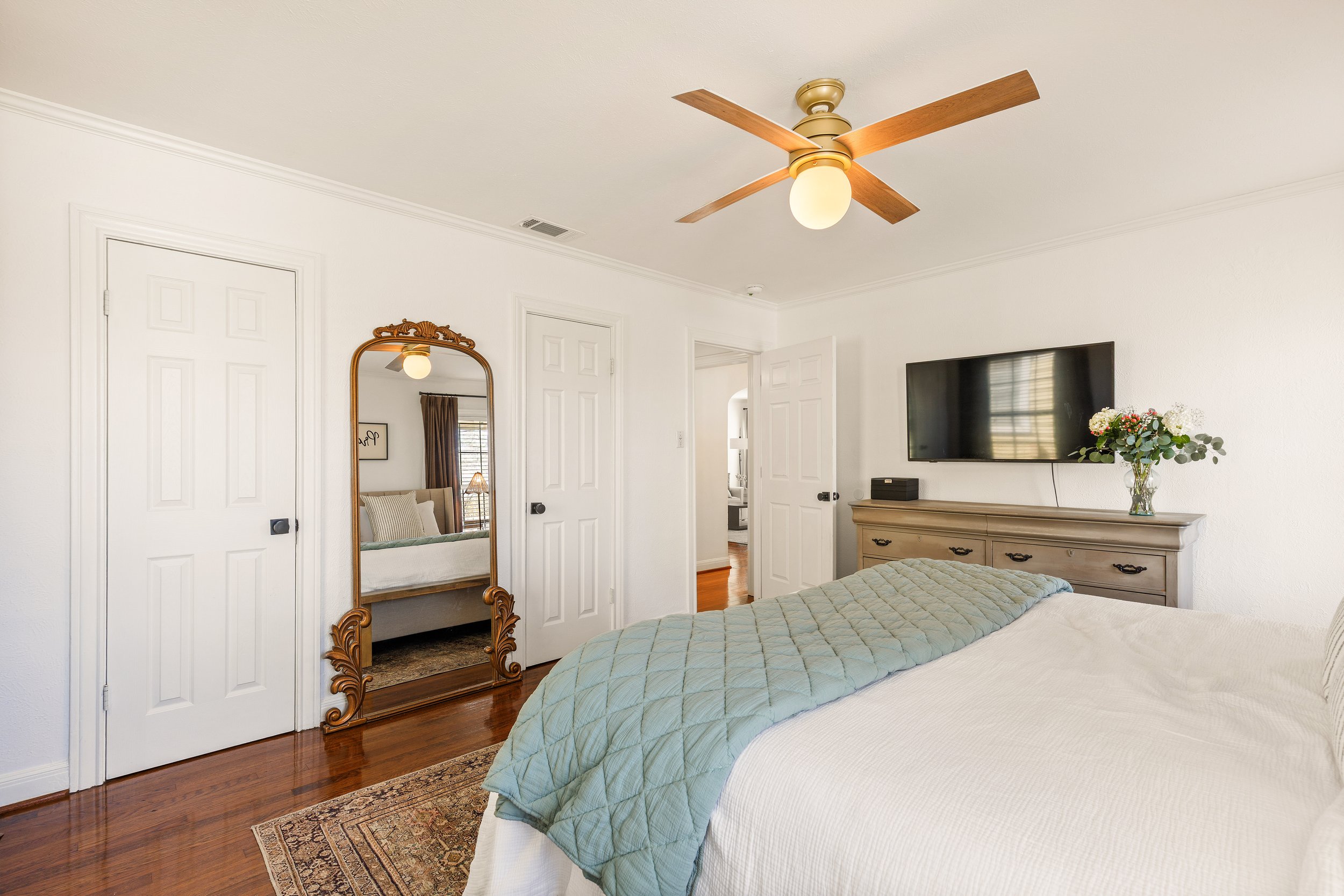 039 Primary Bedroom - 4216 Locke.jpg
