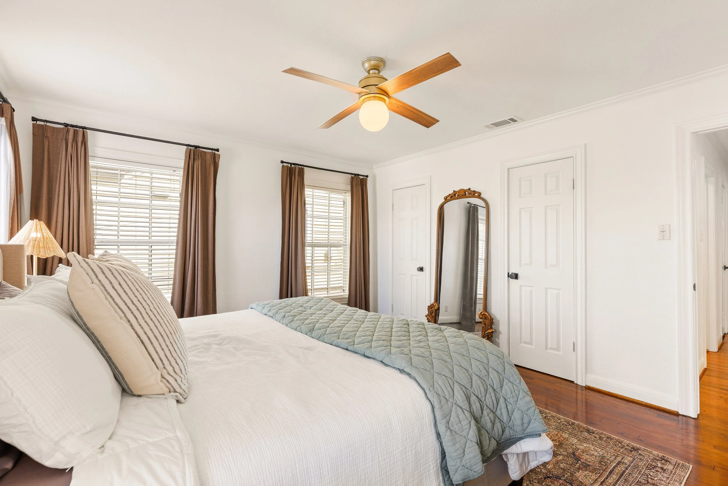040 Primary Bedroom - 4216 Locke.jpg