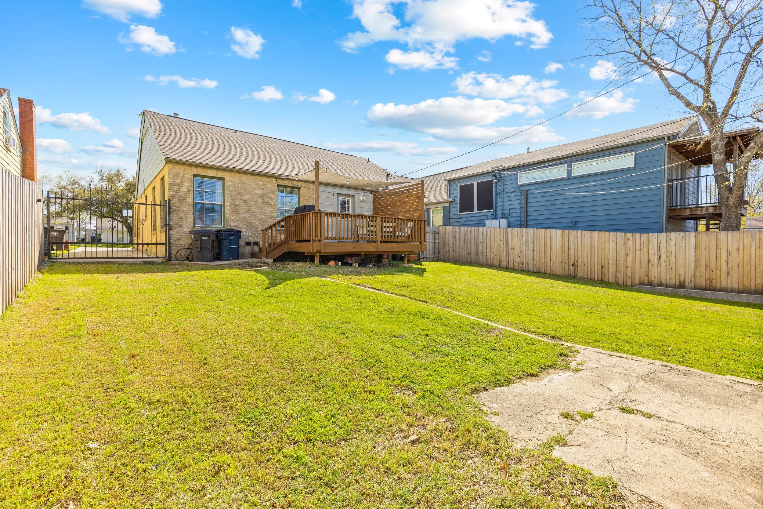 064 Backyard - 4216 Locke.jpg