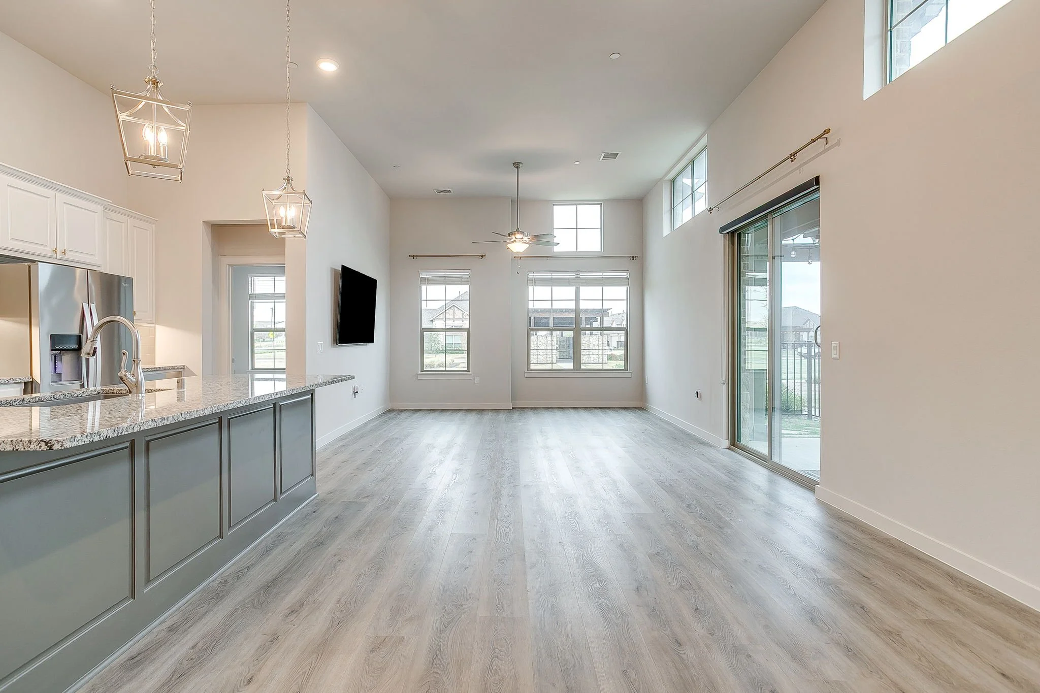 1020 Foxglove Ln (14 of 47).jpg