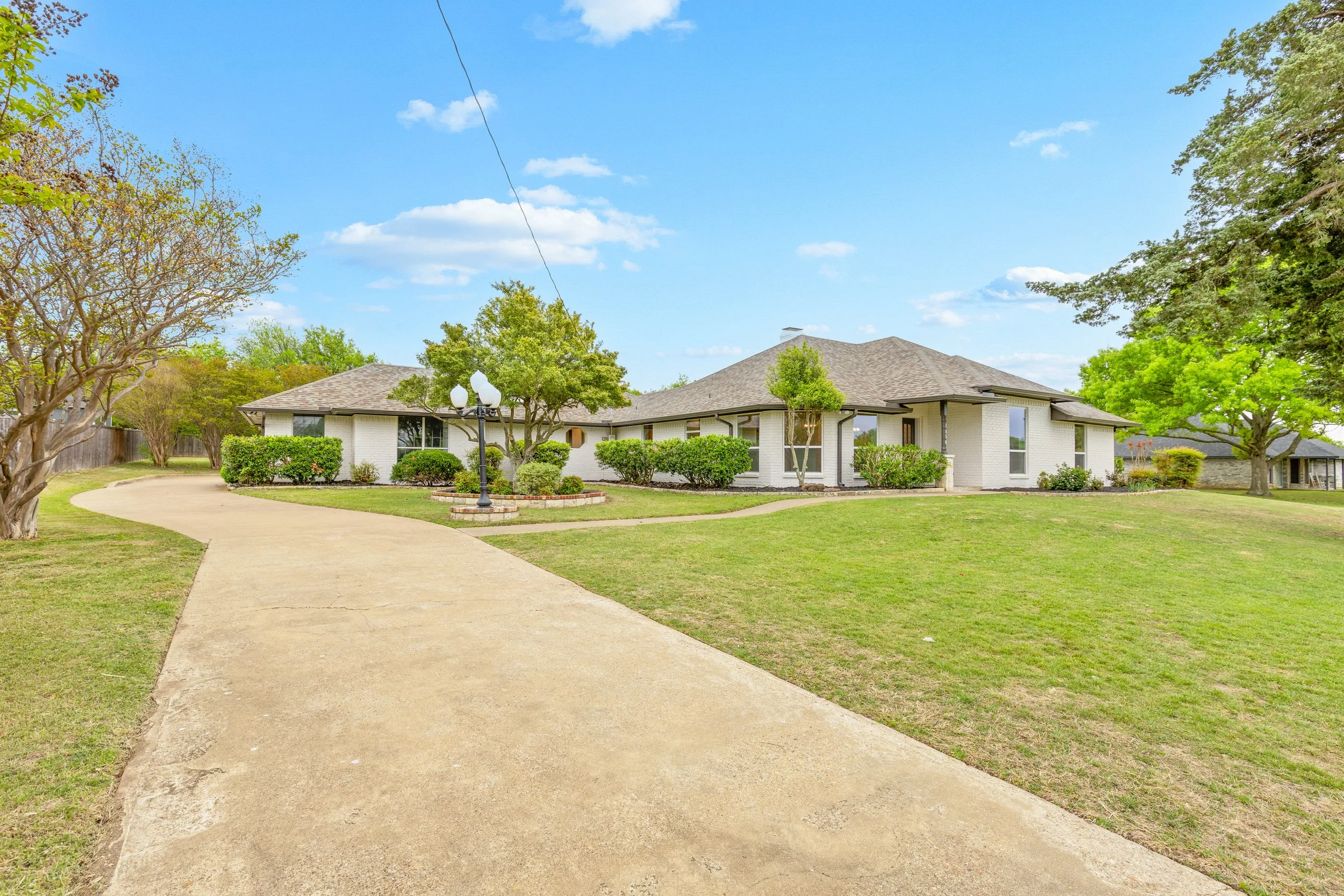 002 Front - 2850 Oak Tree.jpg