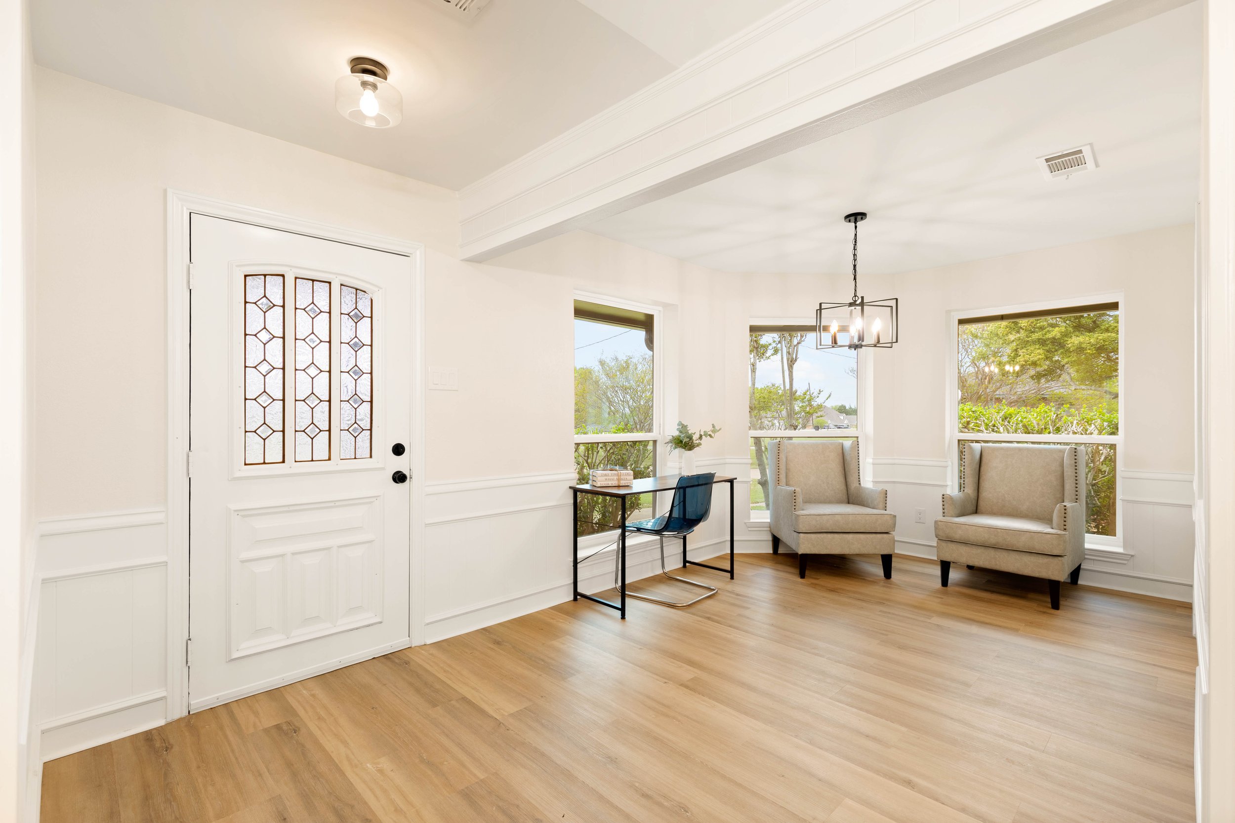 005 Foyer - 2850 Oak Tree.jpg