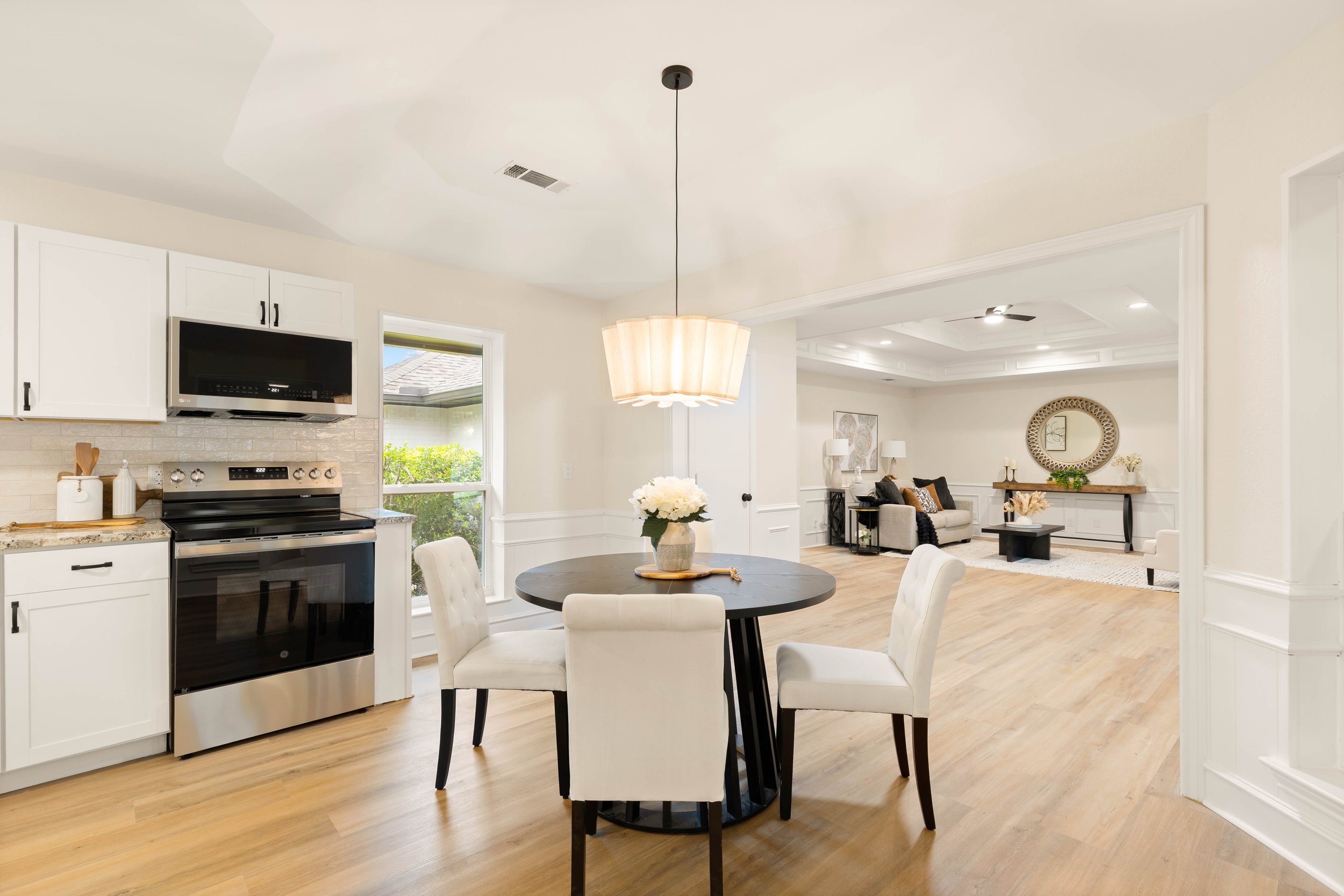 013 Breakfast - 2850 Oak Tree.jpg