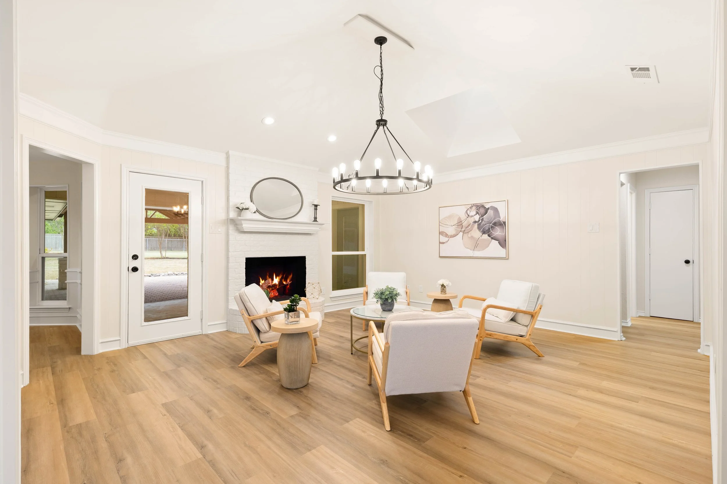 021 Living Room - 2850 Oak Tree.jpg