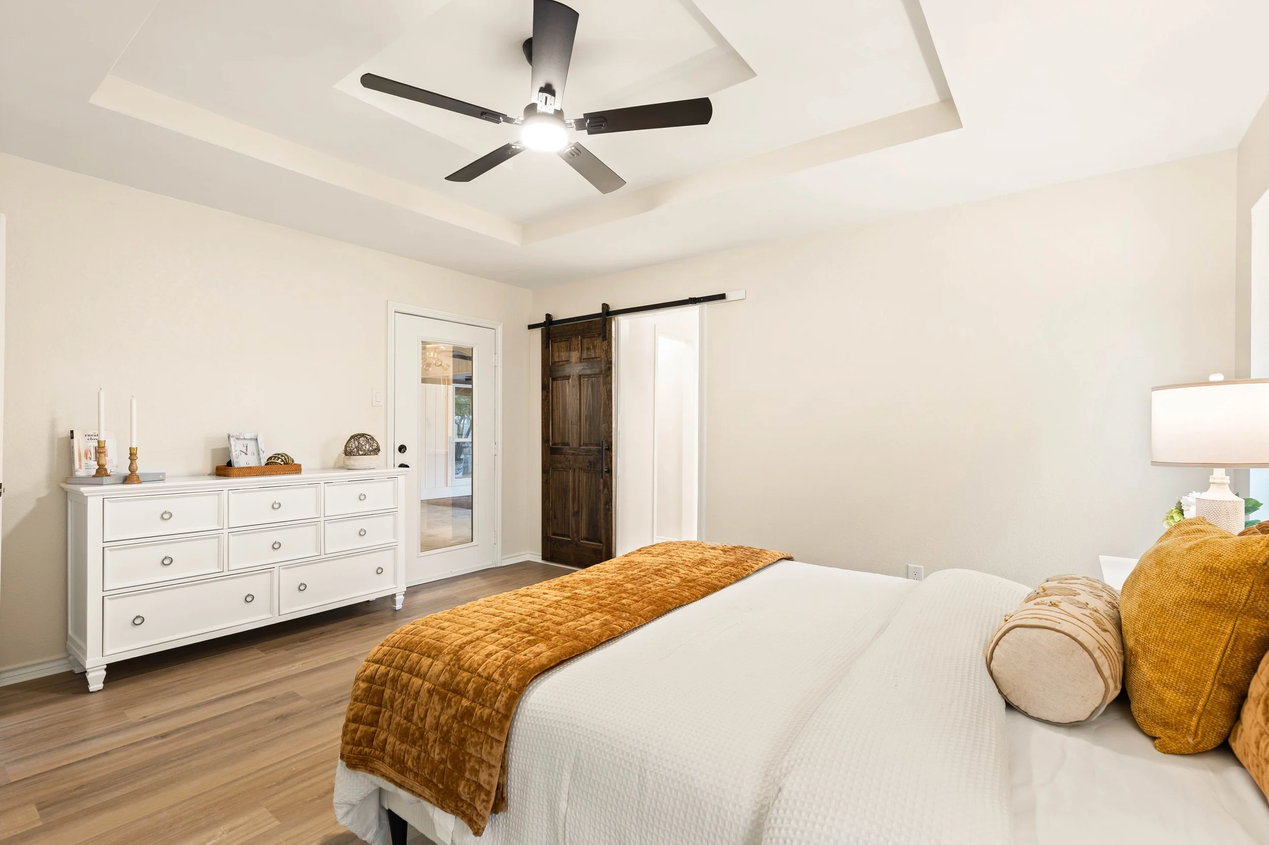 025 Primary Bedroom - 2850 Oak Tree.jpg