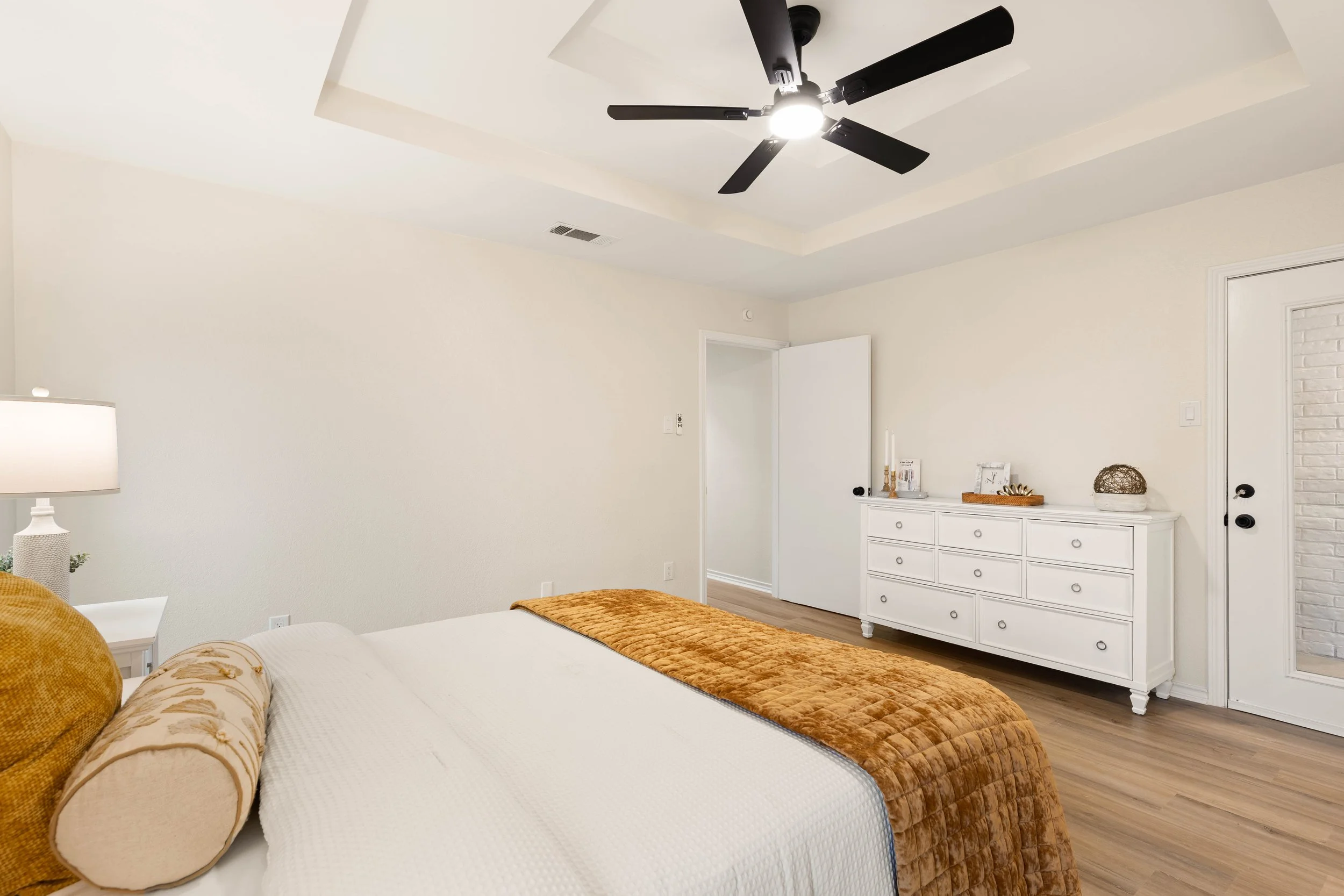 027 Primary Bedroom - 2850 Oak Tree.jpg