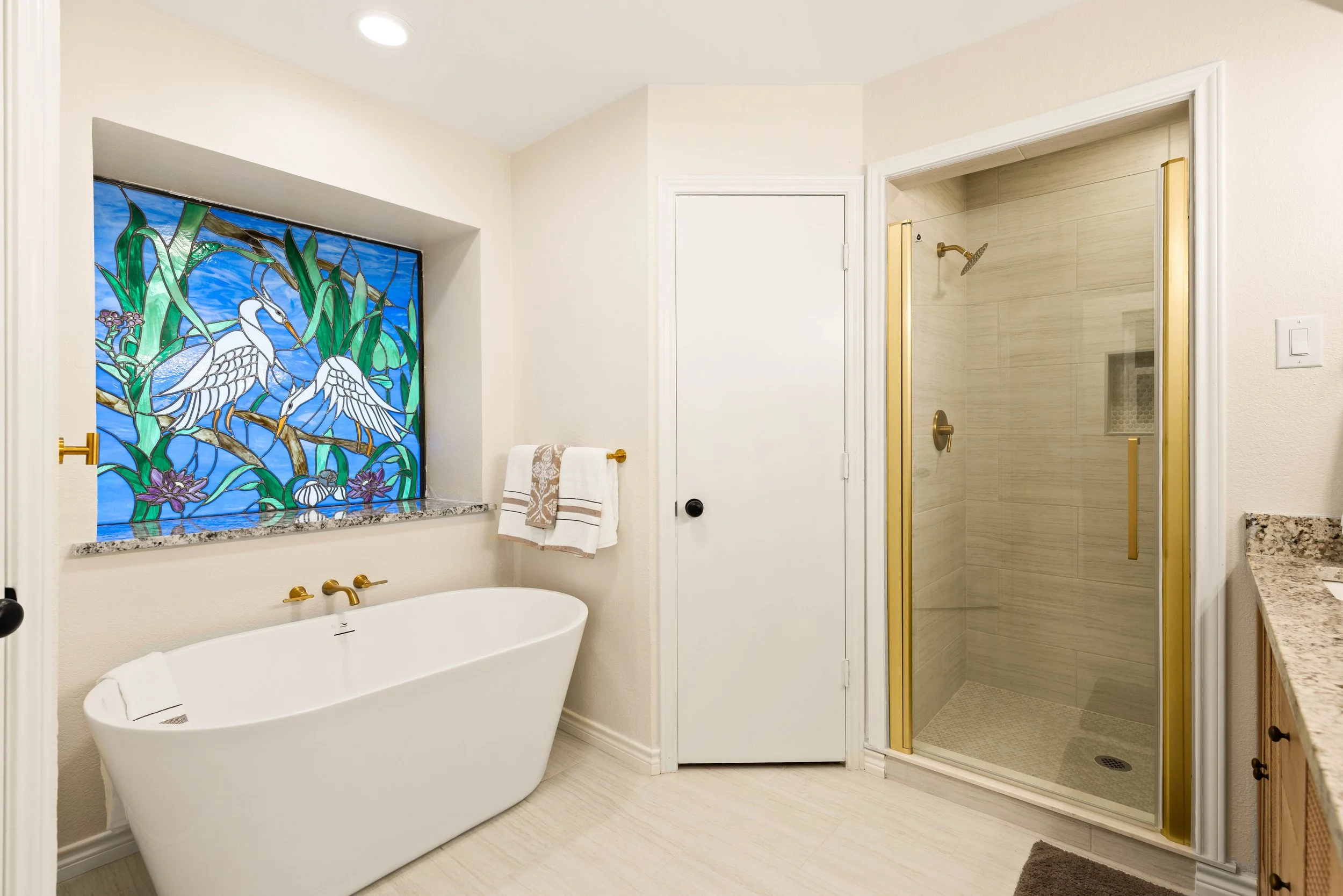029 Primary Bathroom - 2850 Oak Tree.jpg
