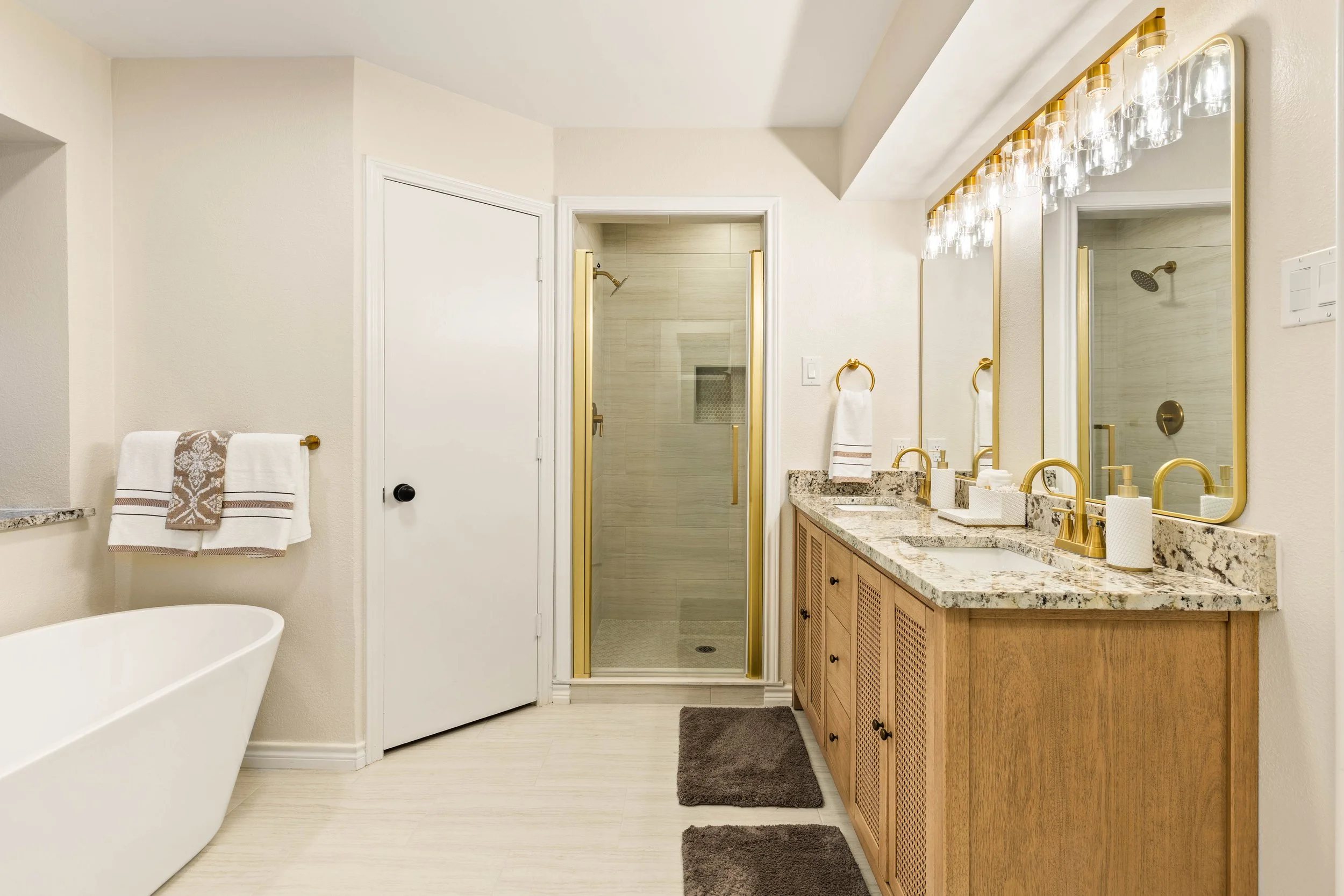 030 Primary Bathroom - 2850 Oak Tree.jpg