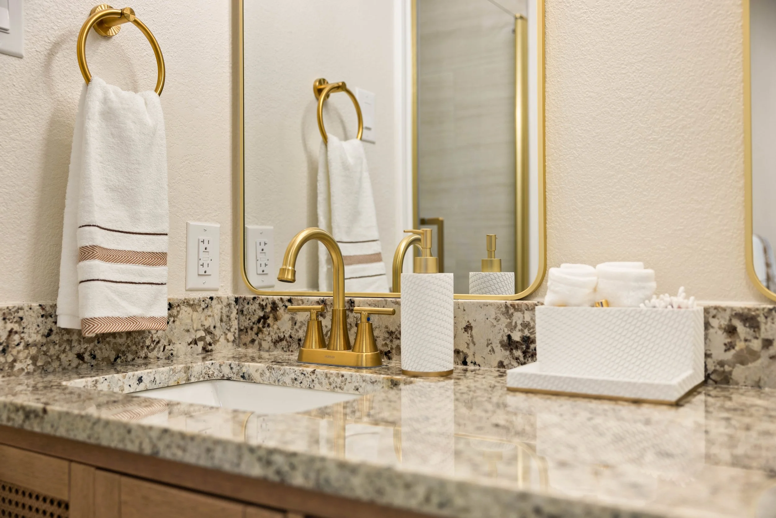 034 Primary Bathroom - 2850 Oak Tree.jpg