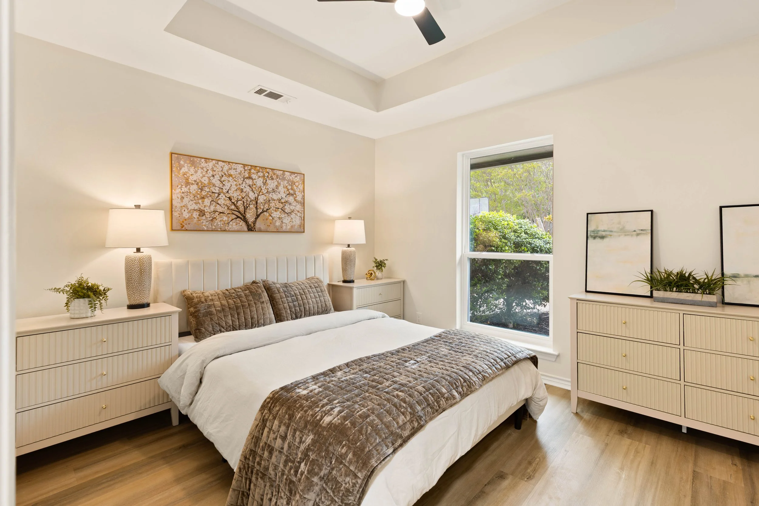 035 Guest Bedroom - 2850 Oak Tree.jpg