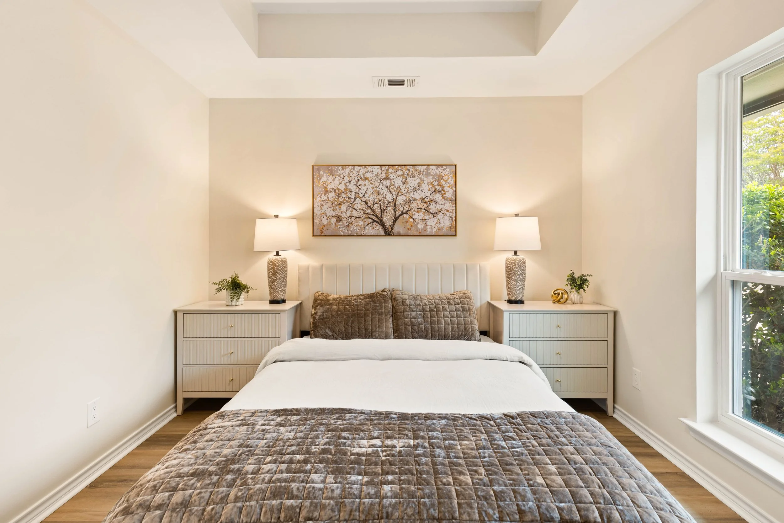 036 Guest Bedroom - 2850 Oak Tree.jpg