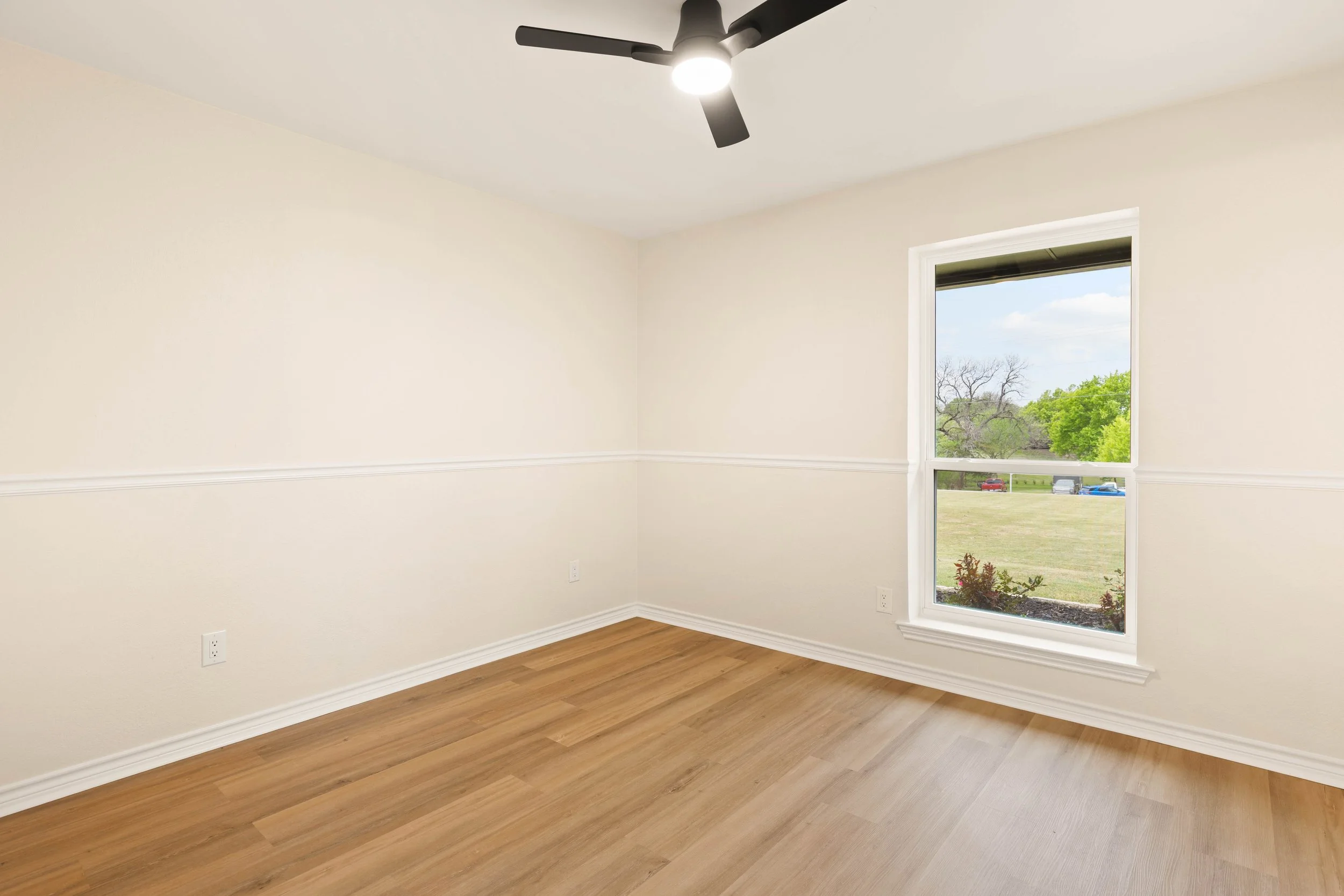 037 Bedroom 1 - 2850 Oak Tree.jpg