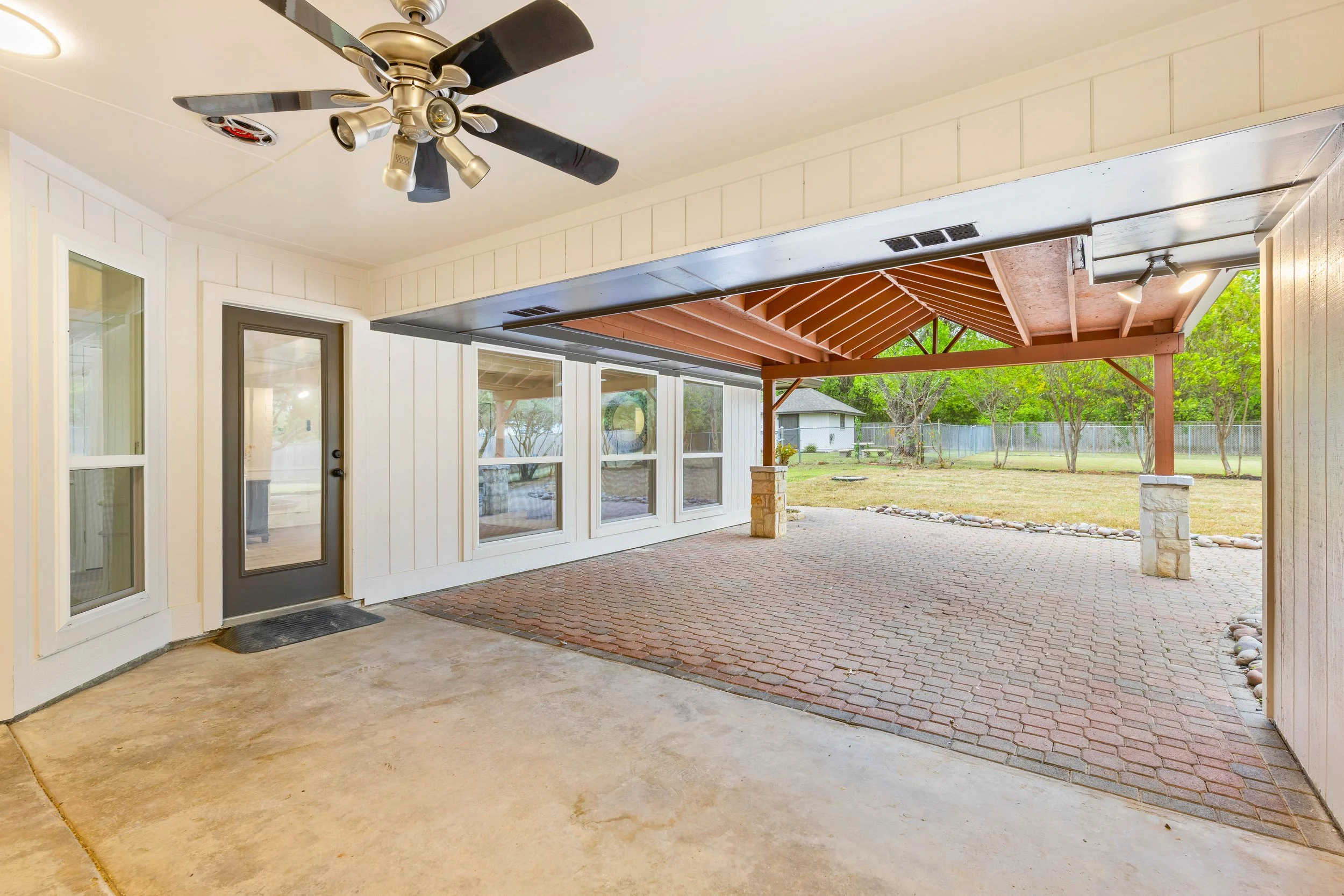 046 Back Porch - 2850 Oak Tree.jpg