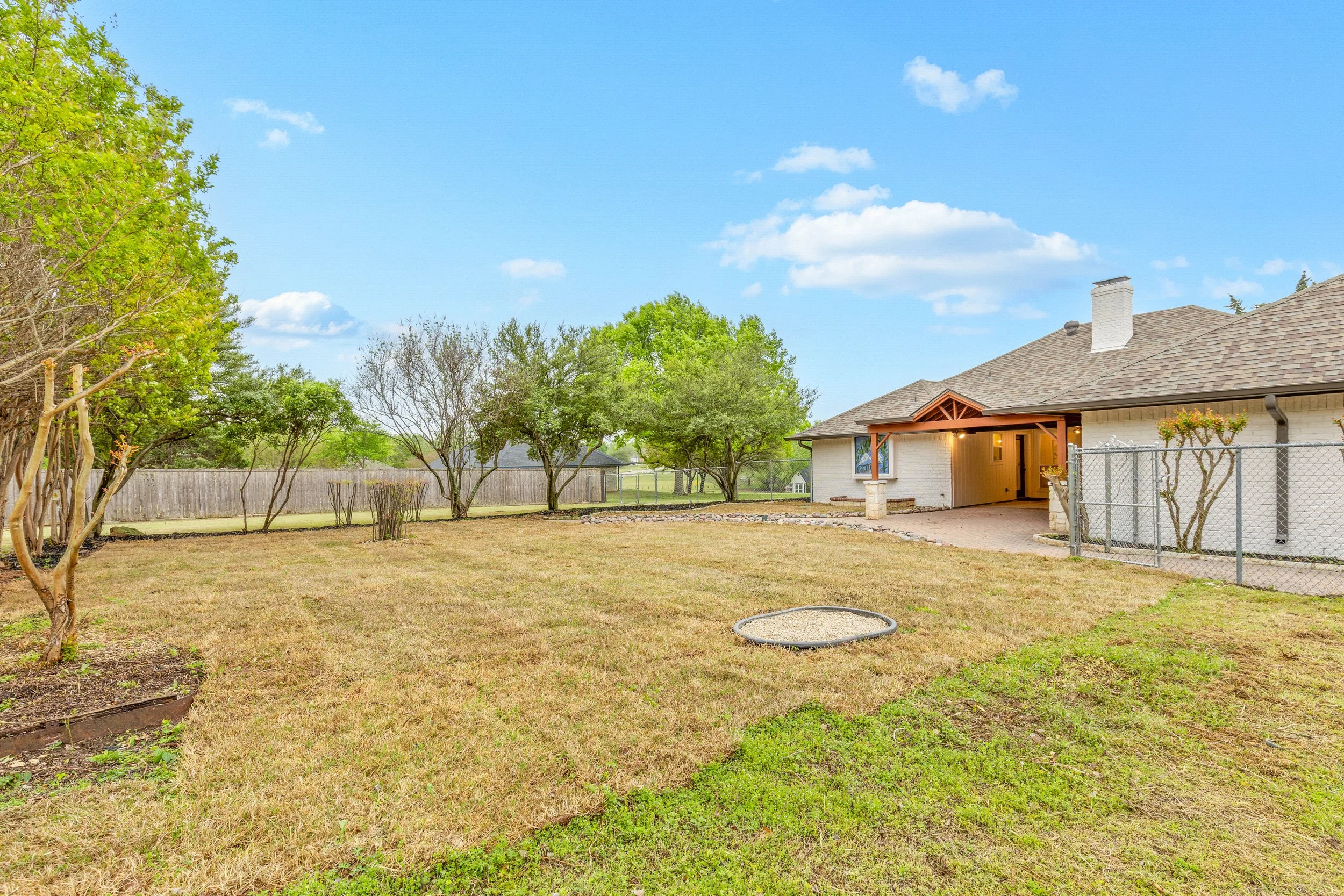 049 Backyard - 2850 Oak Tree.jpg