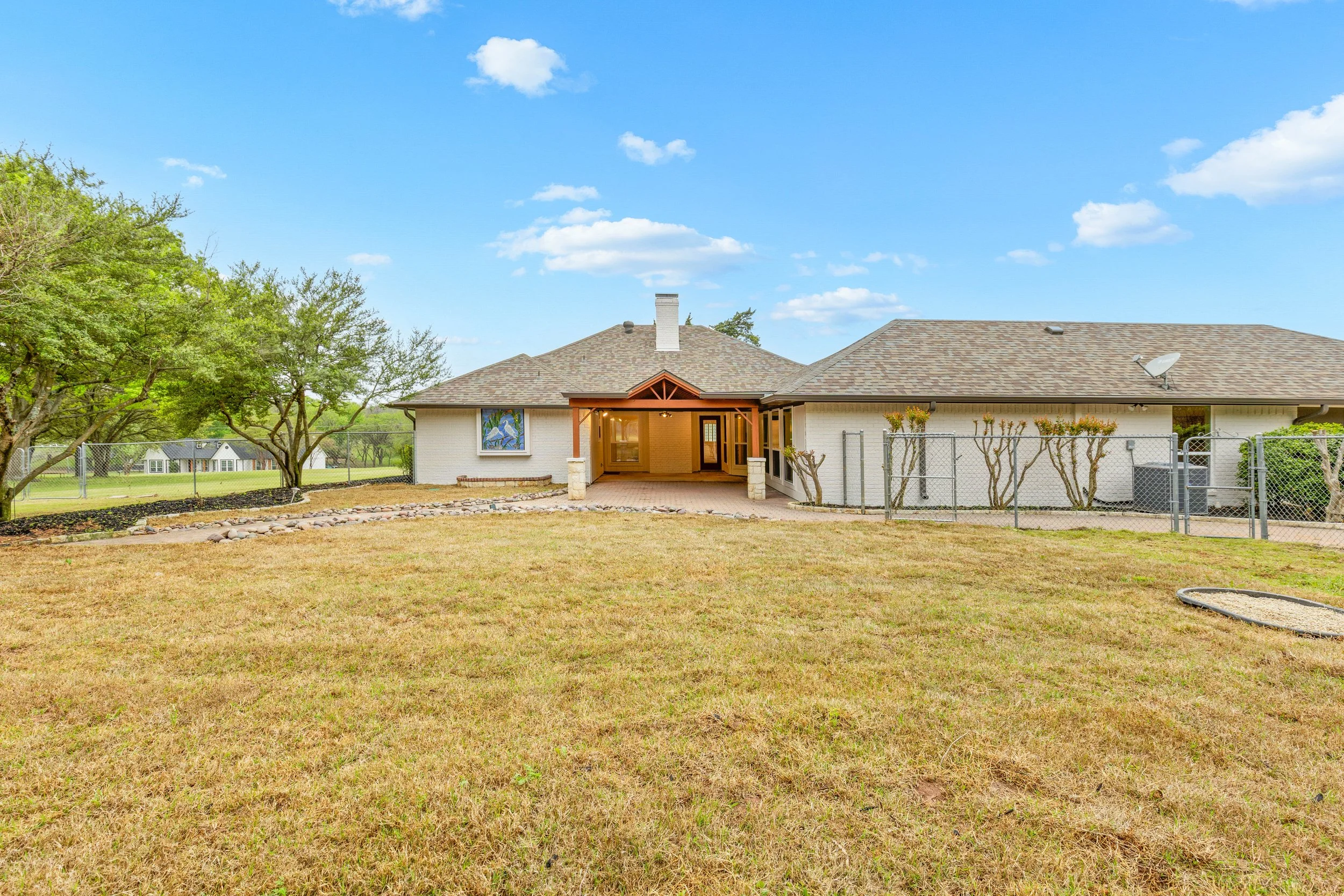 050 Backyard - 2850 Oak Tree.jpg