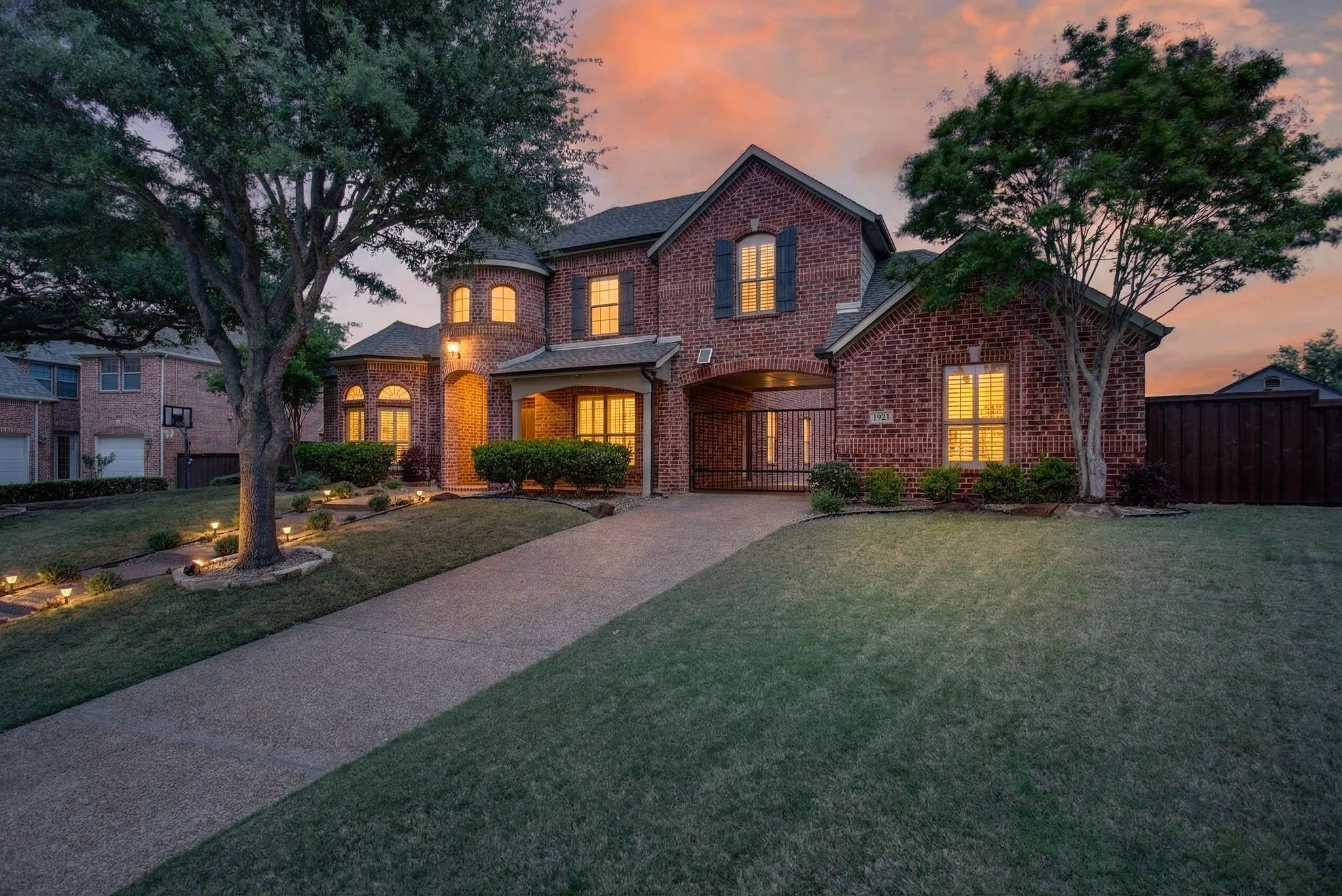 1921 Cedar Springs Dr (1 of 116).jpg