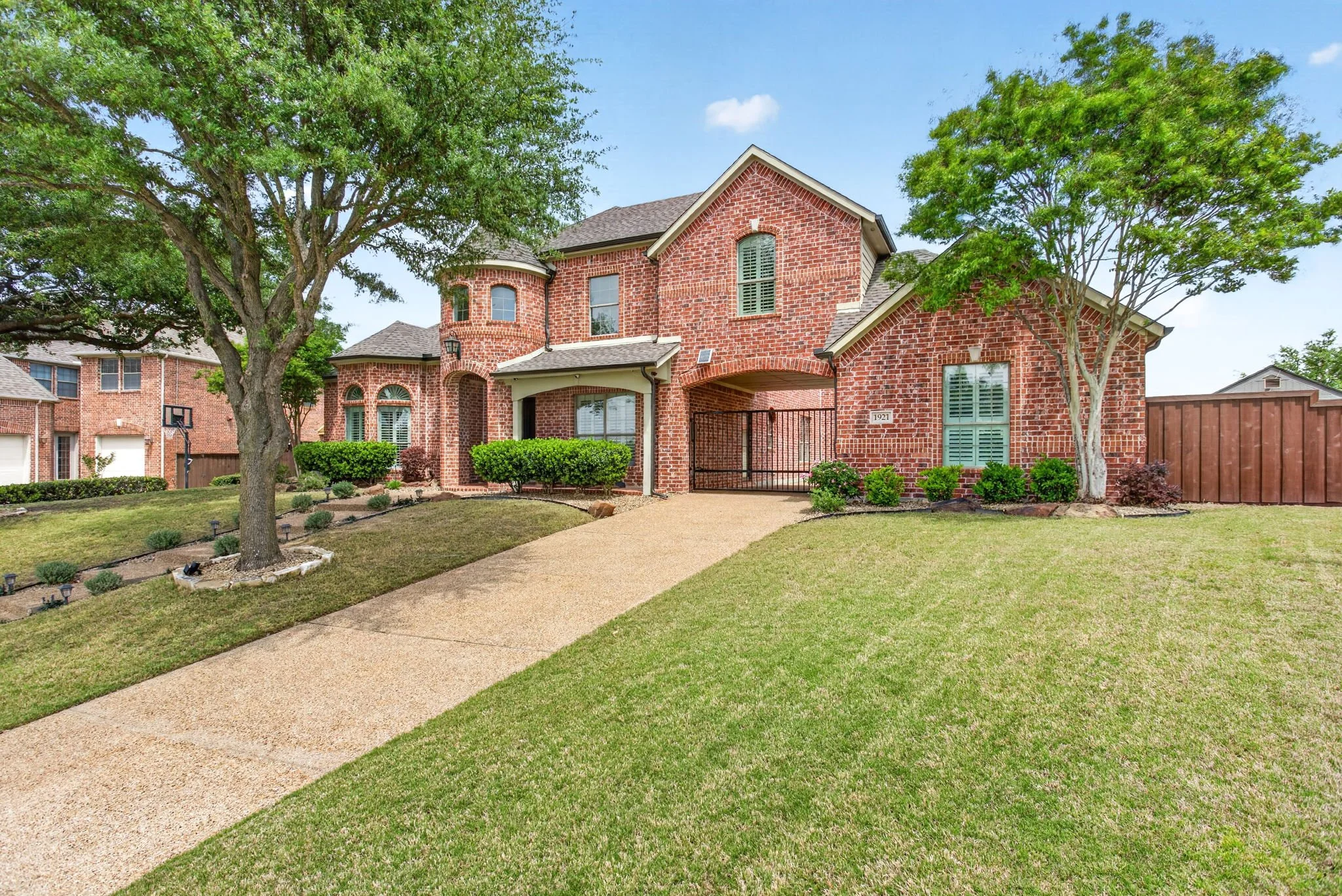1921 Cedar Springs Dr (20 of 116).jpg