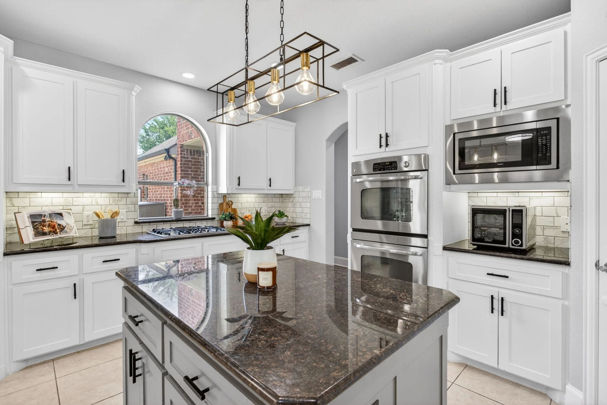 1921 Cedar Springs Dr (51 of 116).jpg