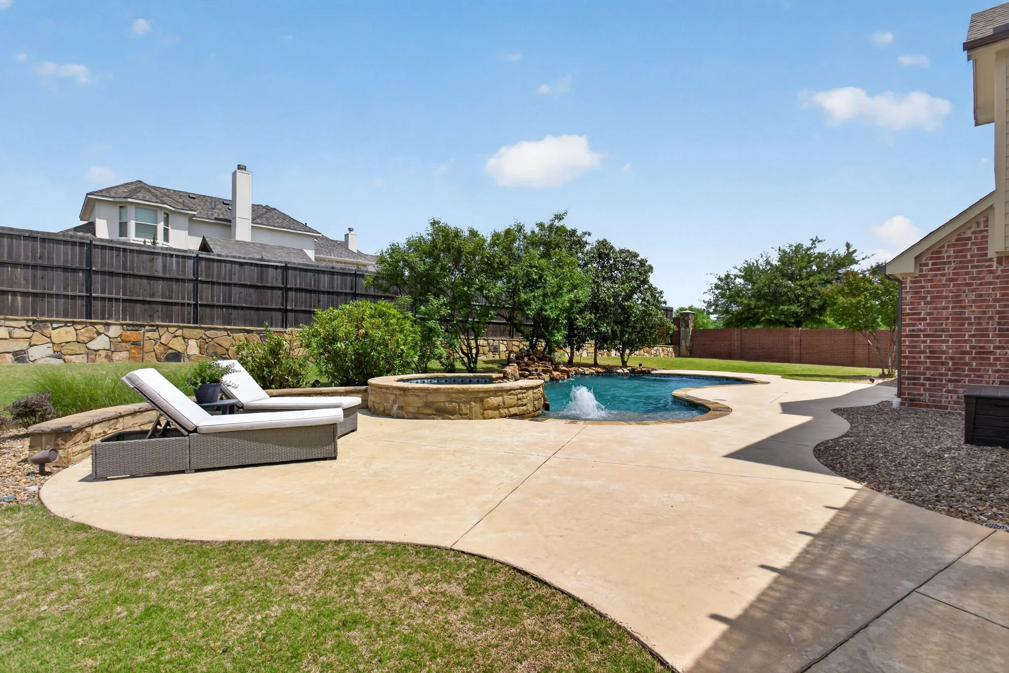 1921 Cedar Springs Dr (101 of 116).jpg