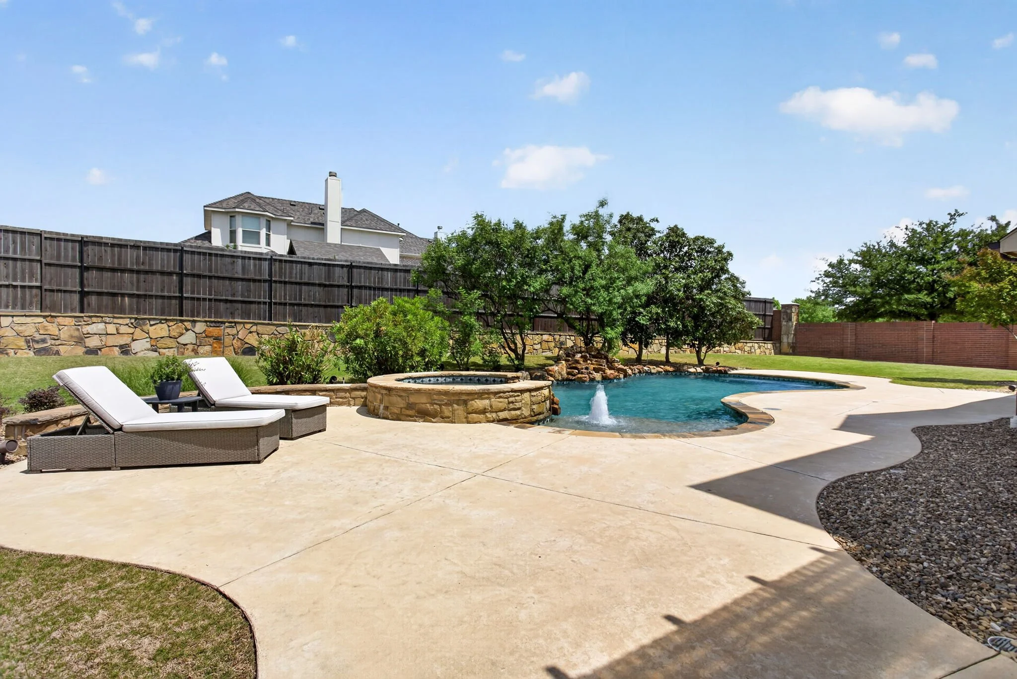 1921 Cedar Springs Dr (106 of 116).jpg