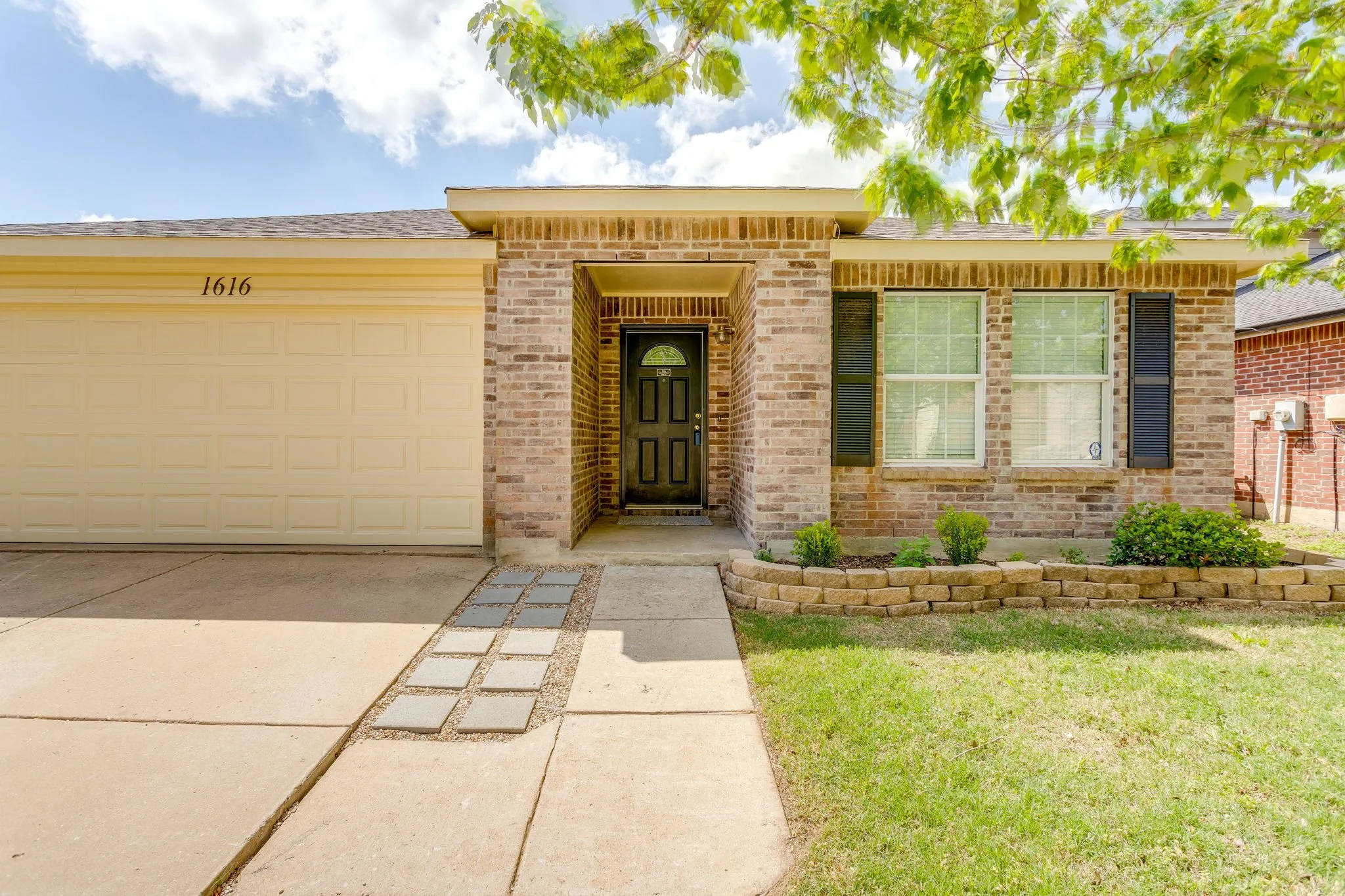 1616 Diamond Lake Trail