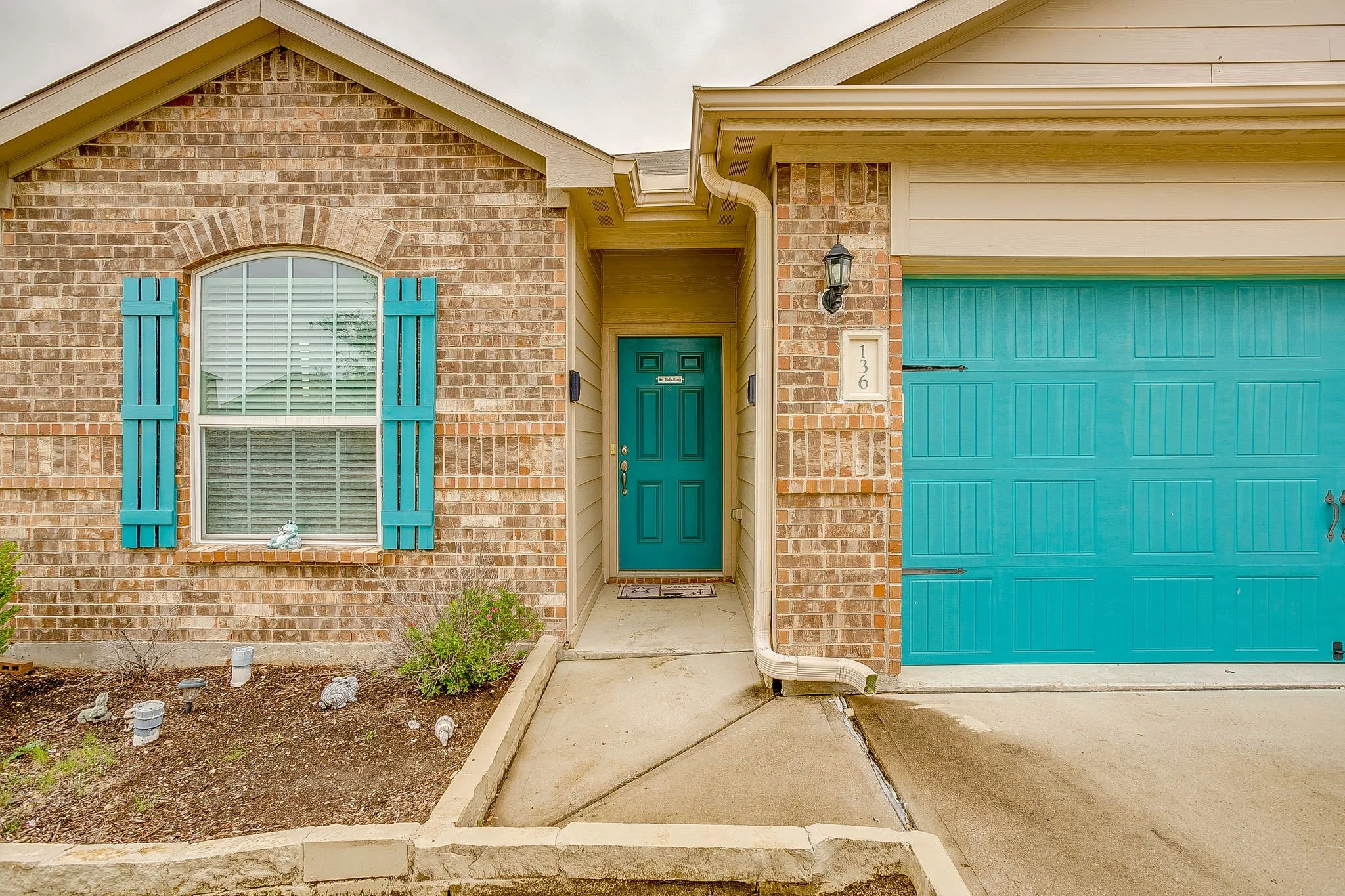 136 Kennedy Dr (5 of 46).jpg