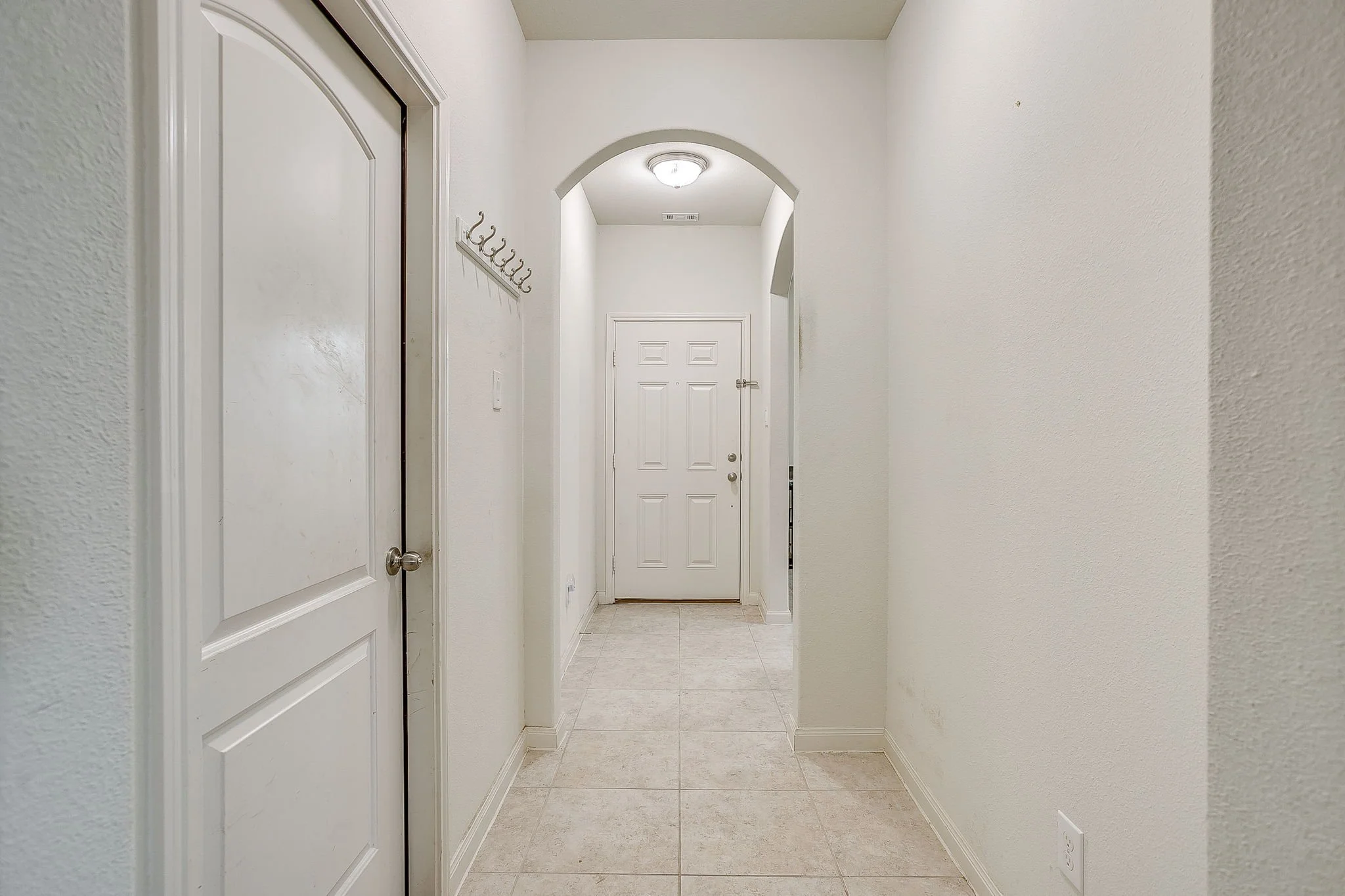 136 Kennedy Dr (7 of 46).jpg