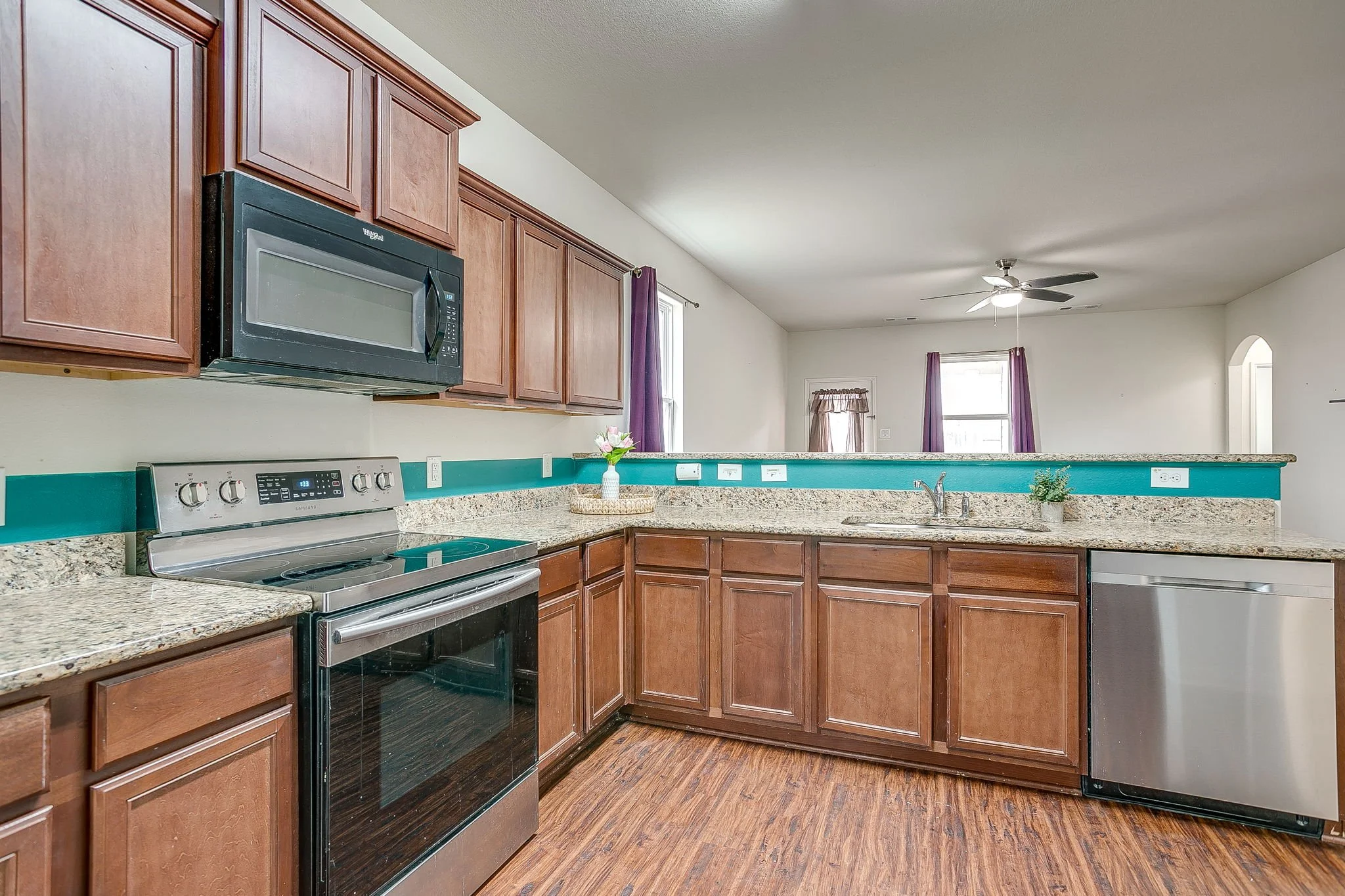 136 Kennedy Dr (11 of 46).jpg