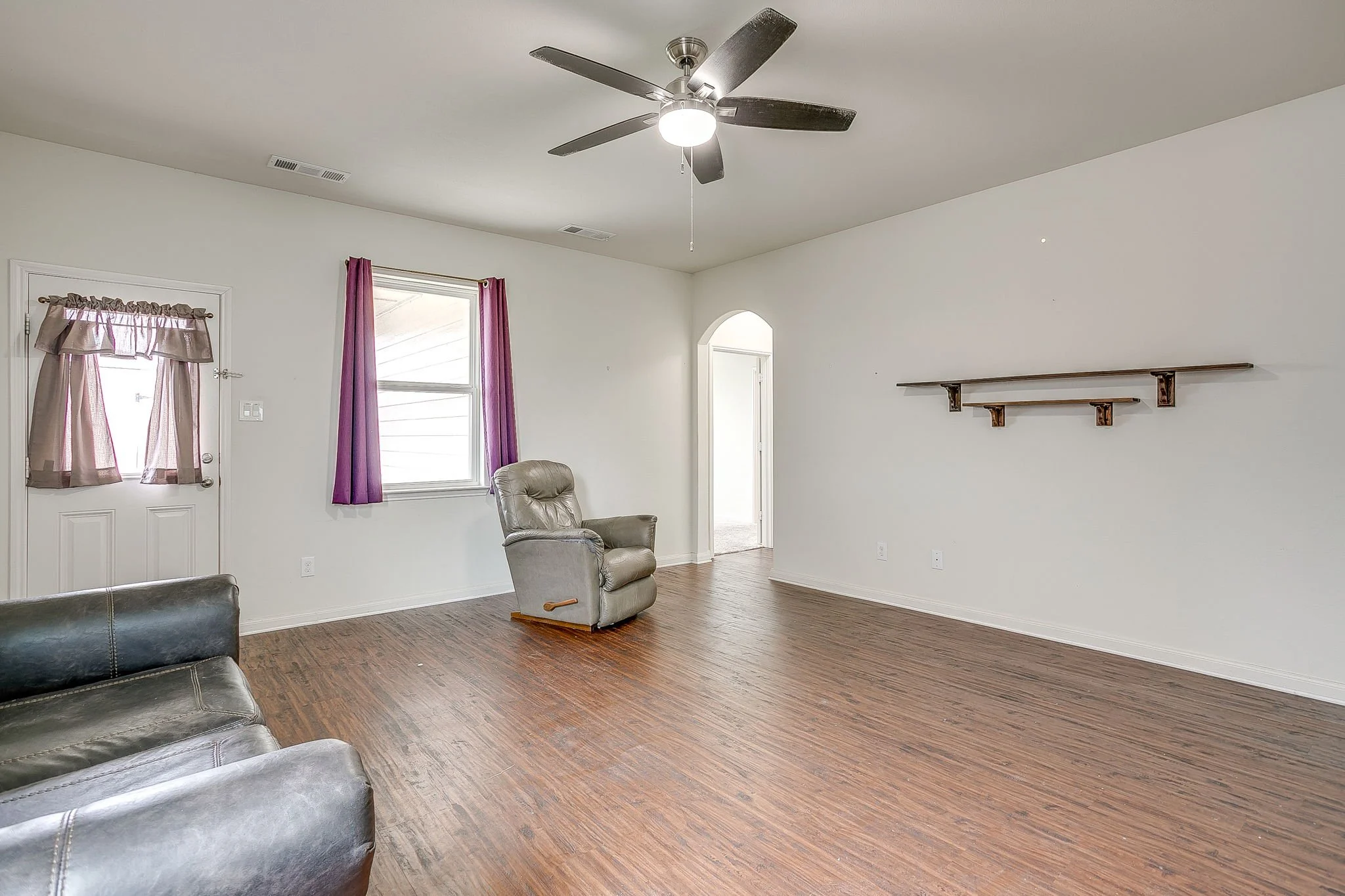 136 Kennedy Dr (17 of 46).jpg