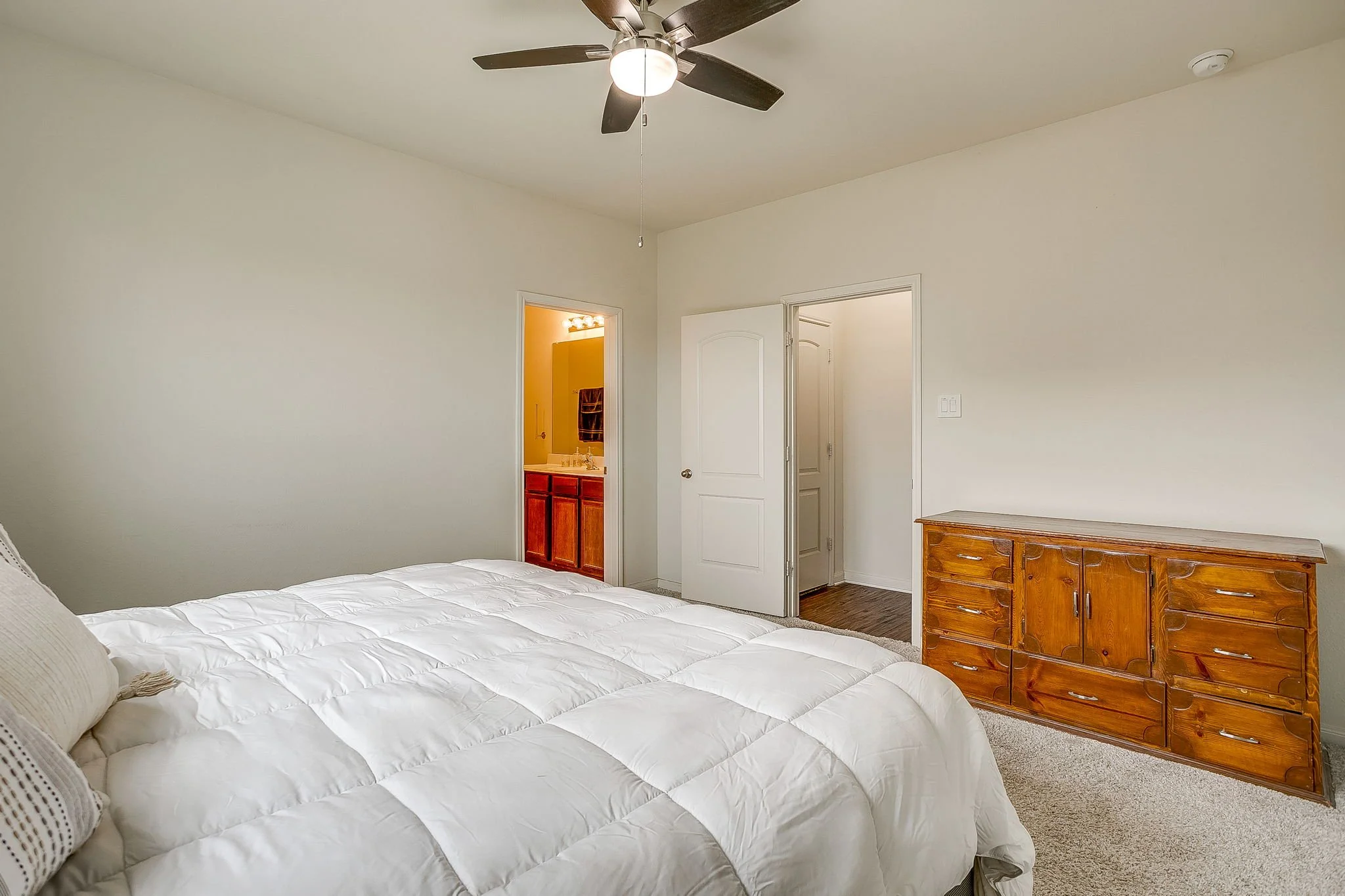 136 Kennedy Dr (24 of 46).jpg