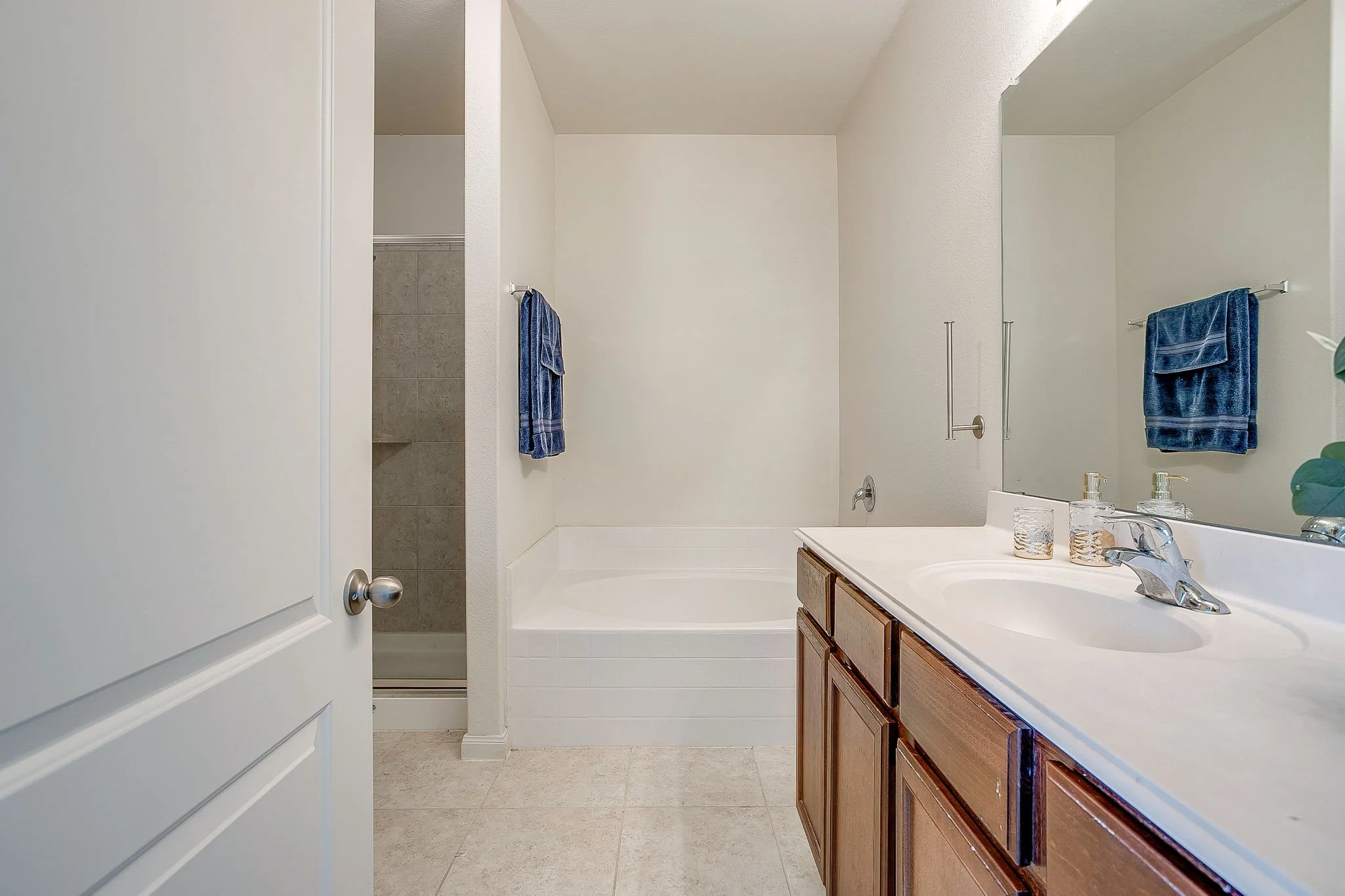 136 Kennedy Dr (27 of 46).jpg