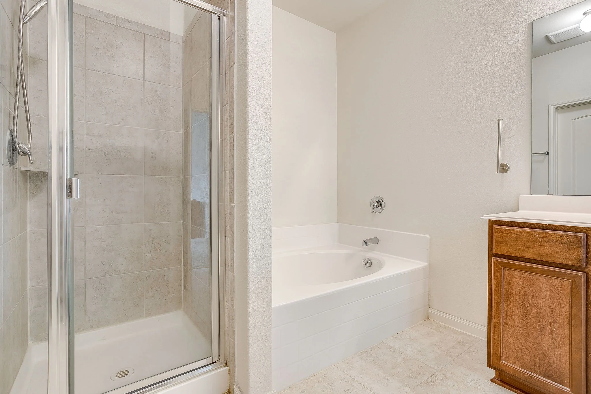136 Kennedy Dr (29 of 46).jpg