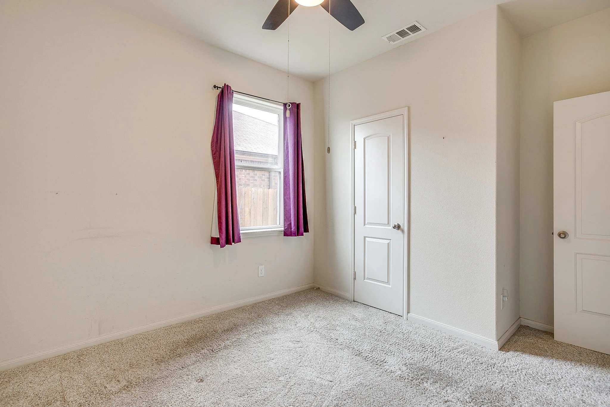 136 Kennedy Dr (34 of 46).jpg