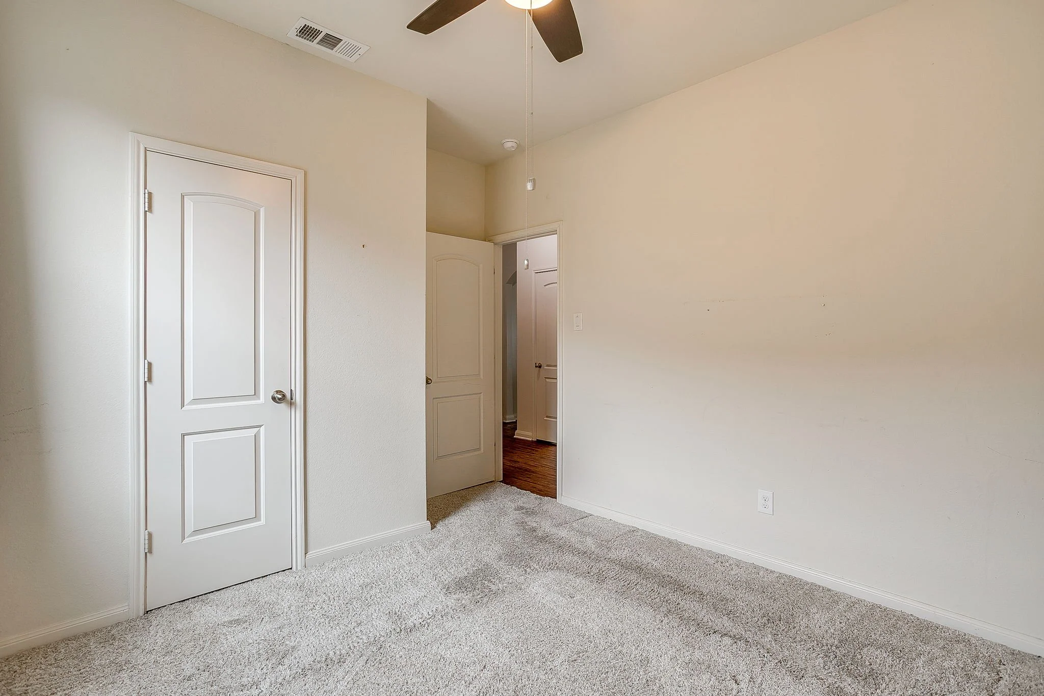 136 Kennedy Dr (35 of 46).jpg