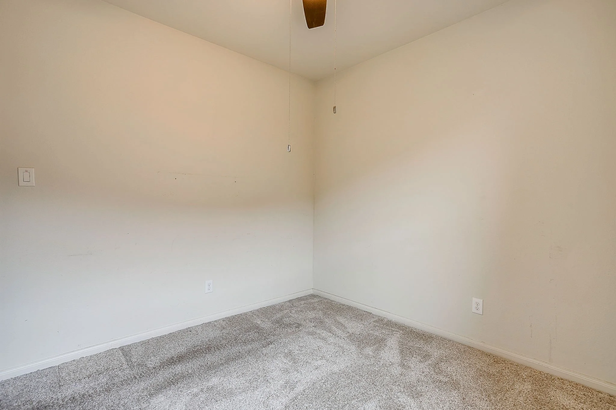 136 Kennedy Dr (36 of 46).jpg