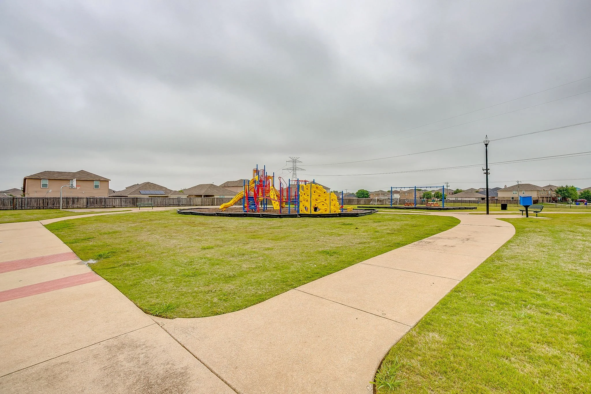136 Kennedy Dr (43 of 46).jpg
