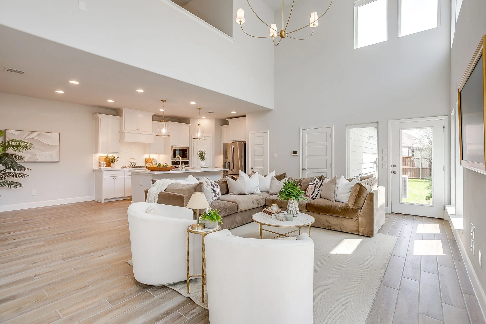 2117 Eastus Ln (16 of 47).jpg